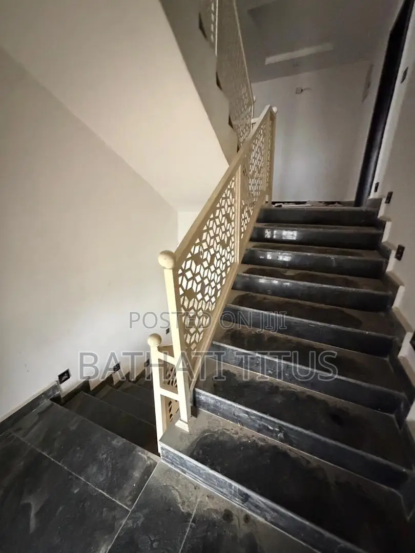 4bdrm Duplex in Guzape District for sale