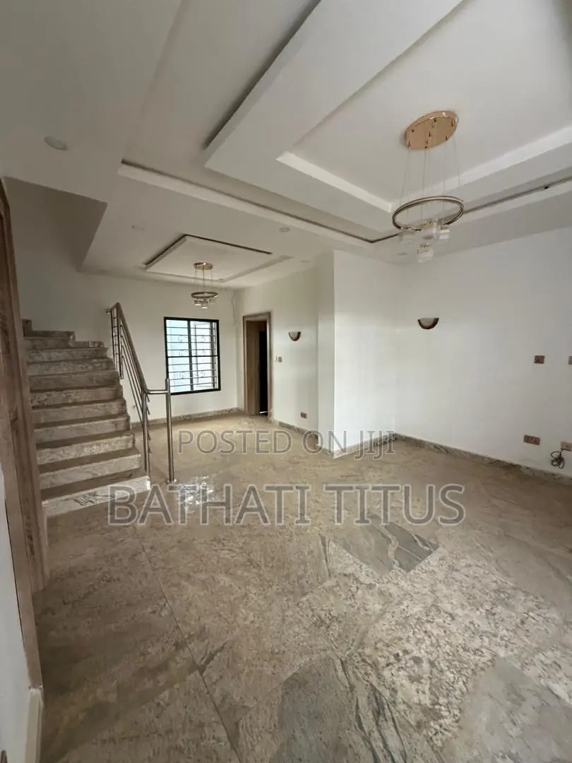 5bdrm Duplex in Kaura for sale
