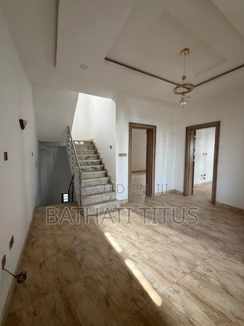 5bdrm Duplex in Kaura for sale