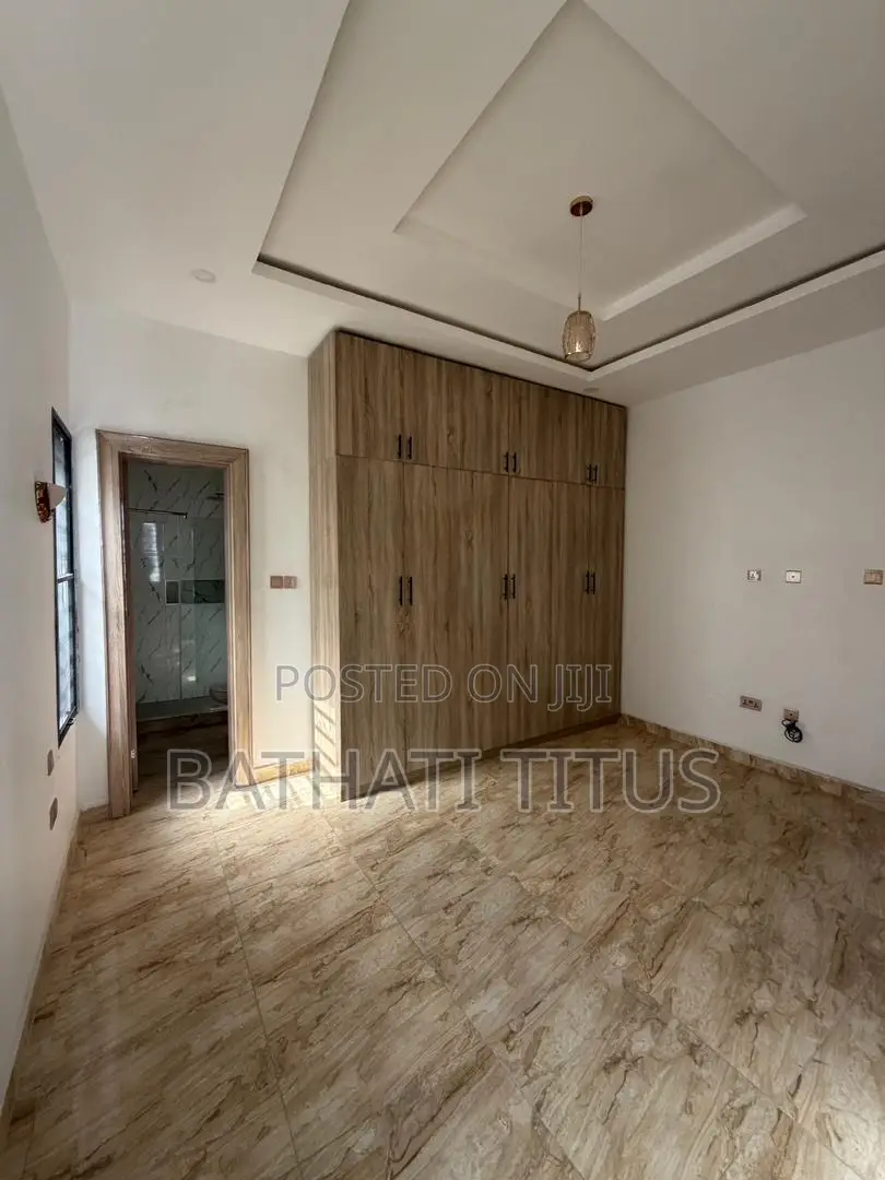 5bdrm Duplex in Kaura for sale
