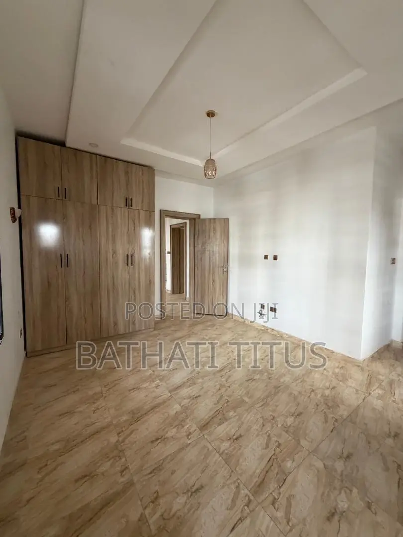 5bdrm Duplex in Kaura for sale