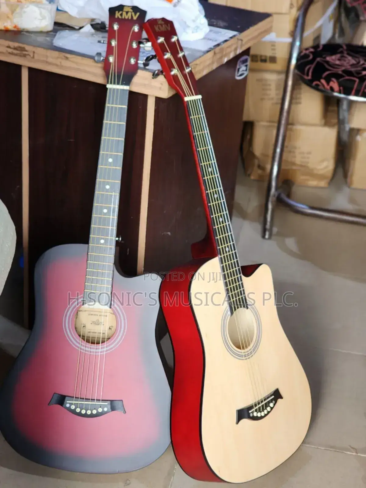 Acoustic Box Guitar.