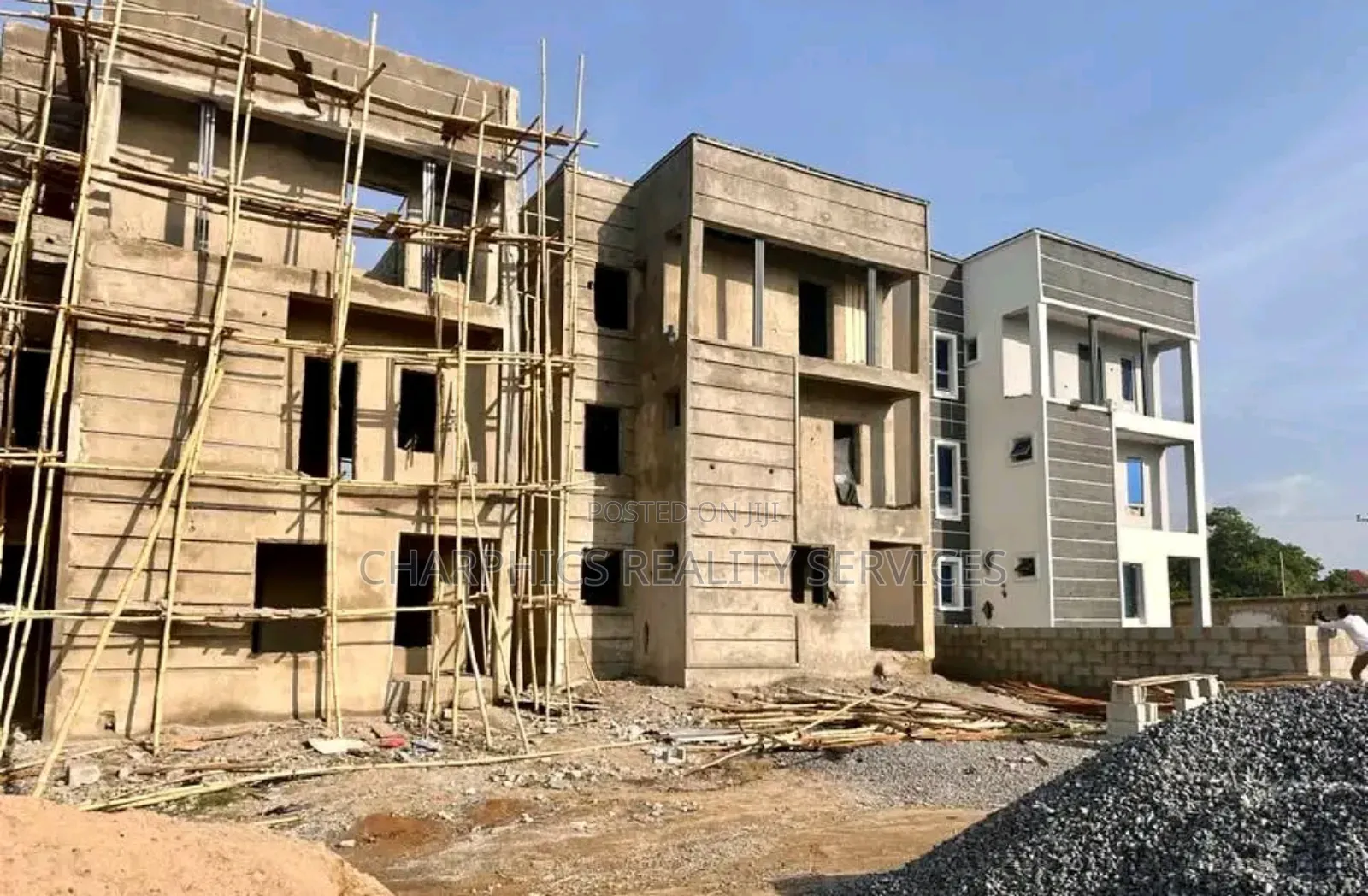 5bdrm Duplex in Gaduwa for sale