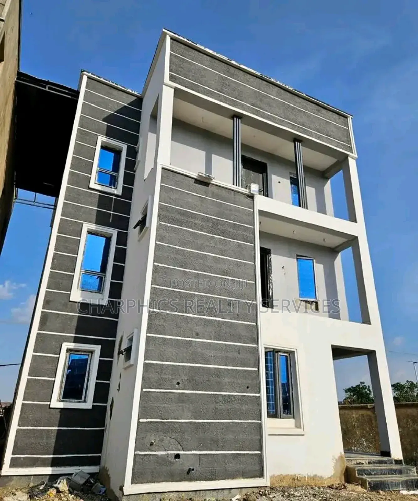 5bdrm Duplex in Gaduwa for sale