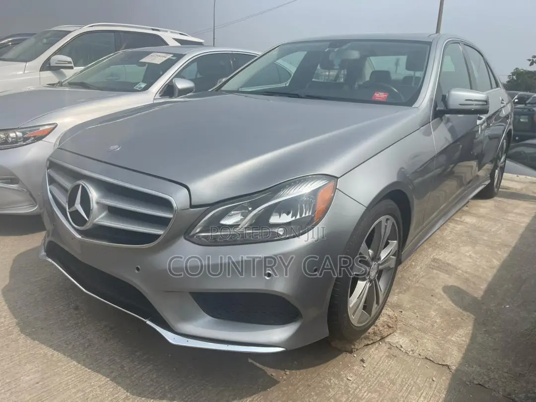 Mercedes-Benz E350 Base 4Matic Sedan AWD (3.5L 6cyl 7A) 2014 Gold