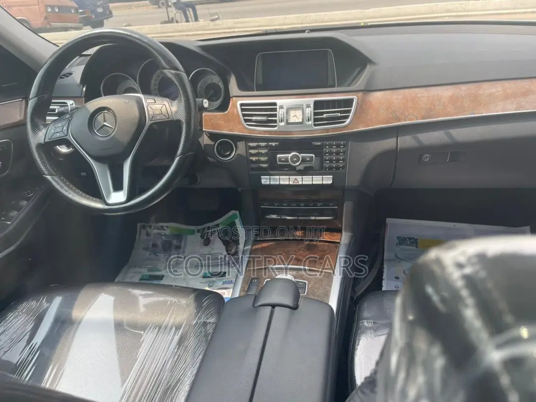 Mercedes-Benz E350 Base 4Matic Sedan AWD (3.5L 6cyl 7A) 2014 Gold
