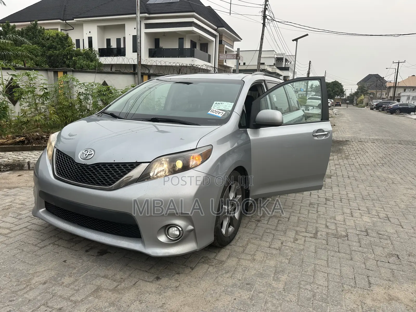 Toyota Sienna SE 8-Passenger 4dr Minivan (3.5L 6cyl 6A) 2014 Blue