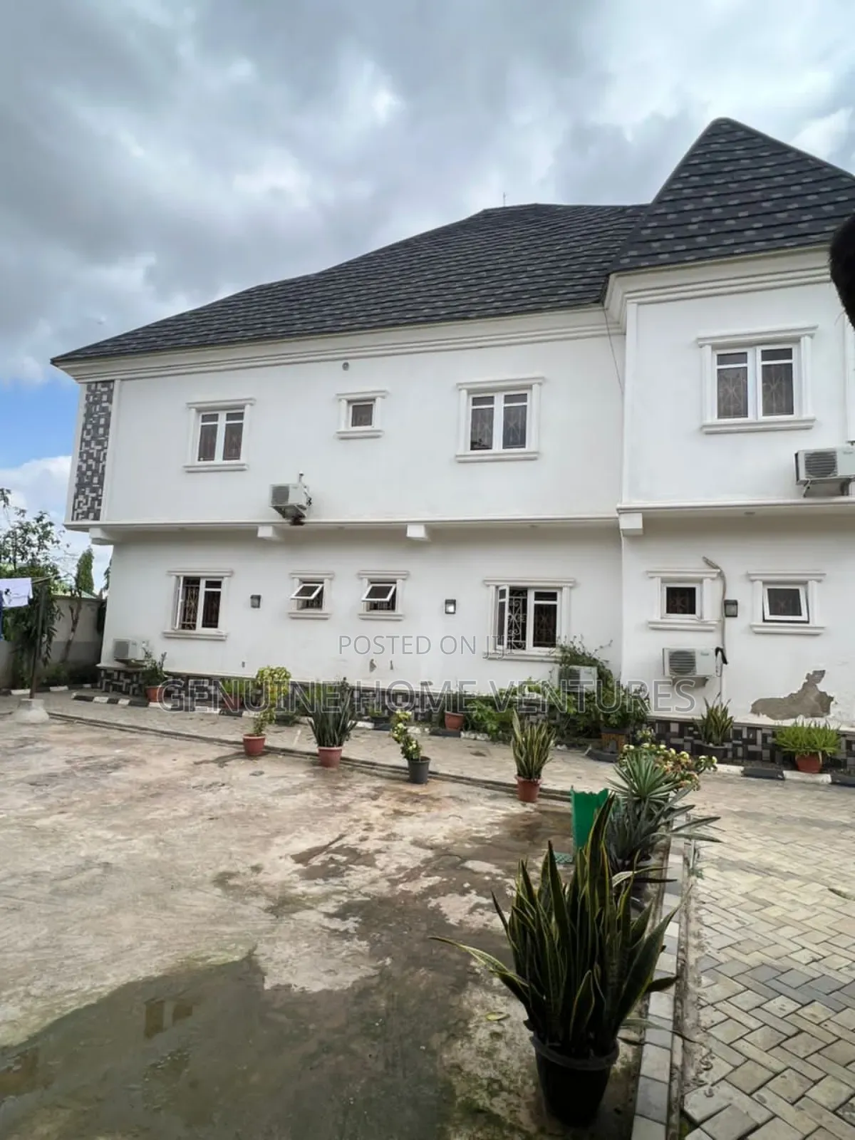 4bdrm Duplex in Mararaba for sale