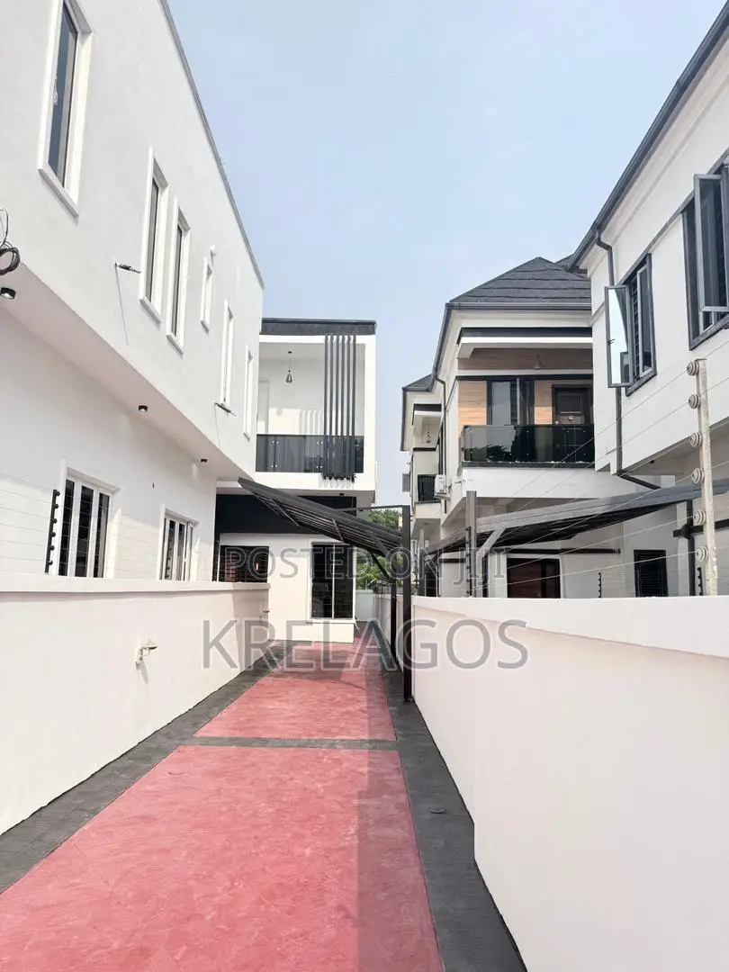 4bdrm Duplex in Ikota for sale