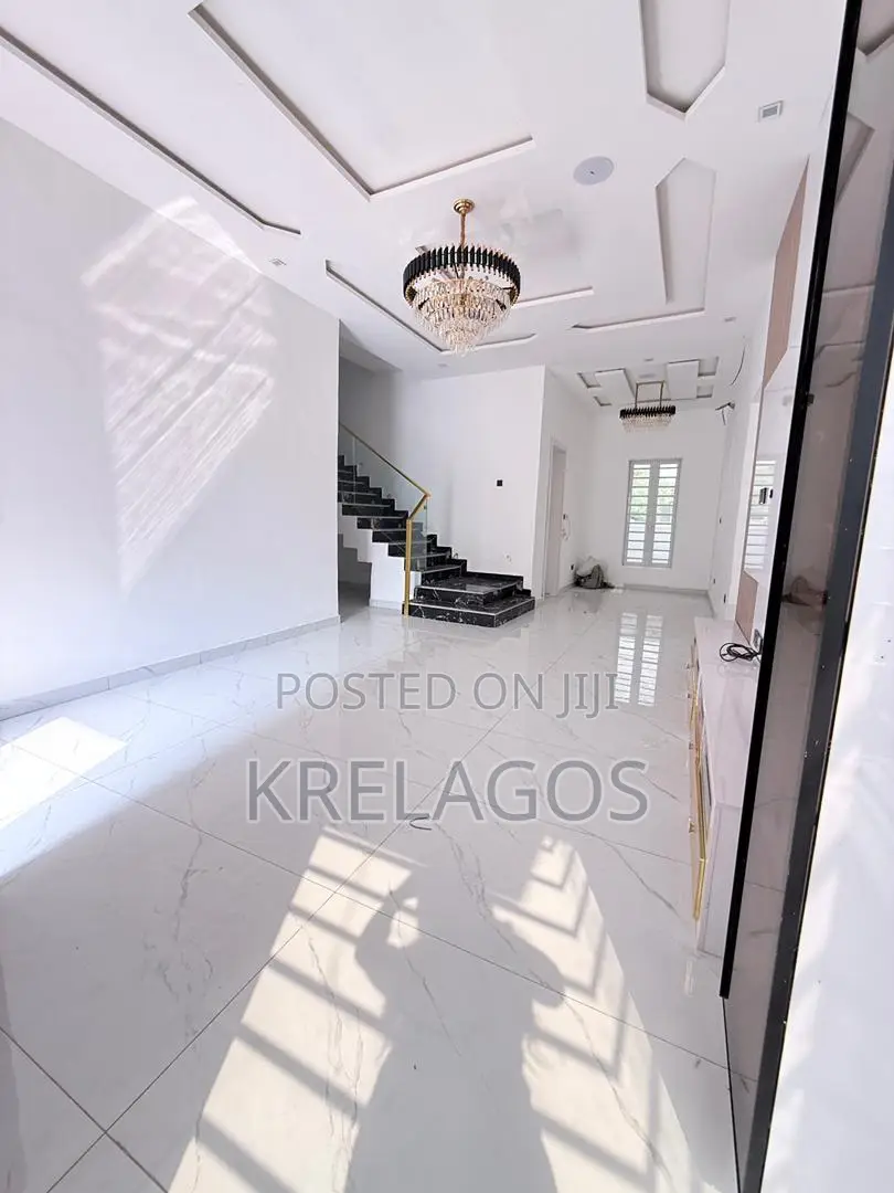 4bdrm Duplex in Ikota for sale