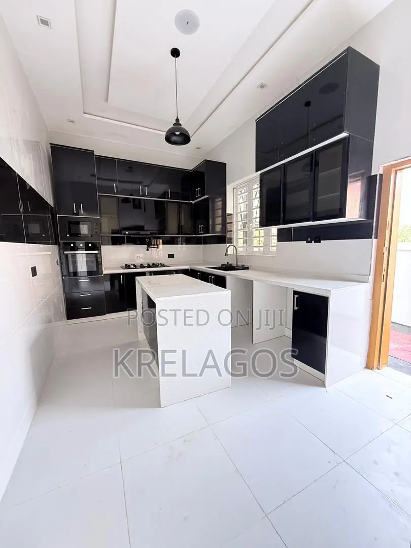 4bdrm Duplex in Ikota for sale