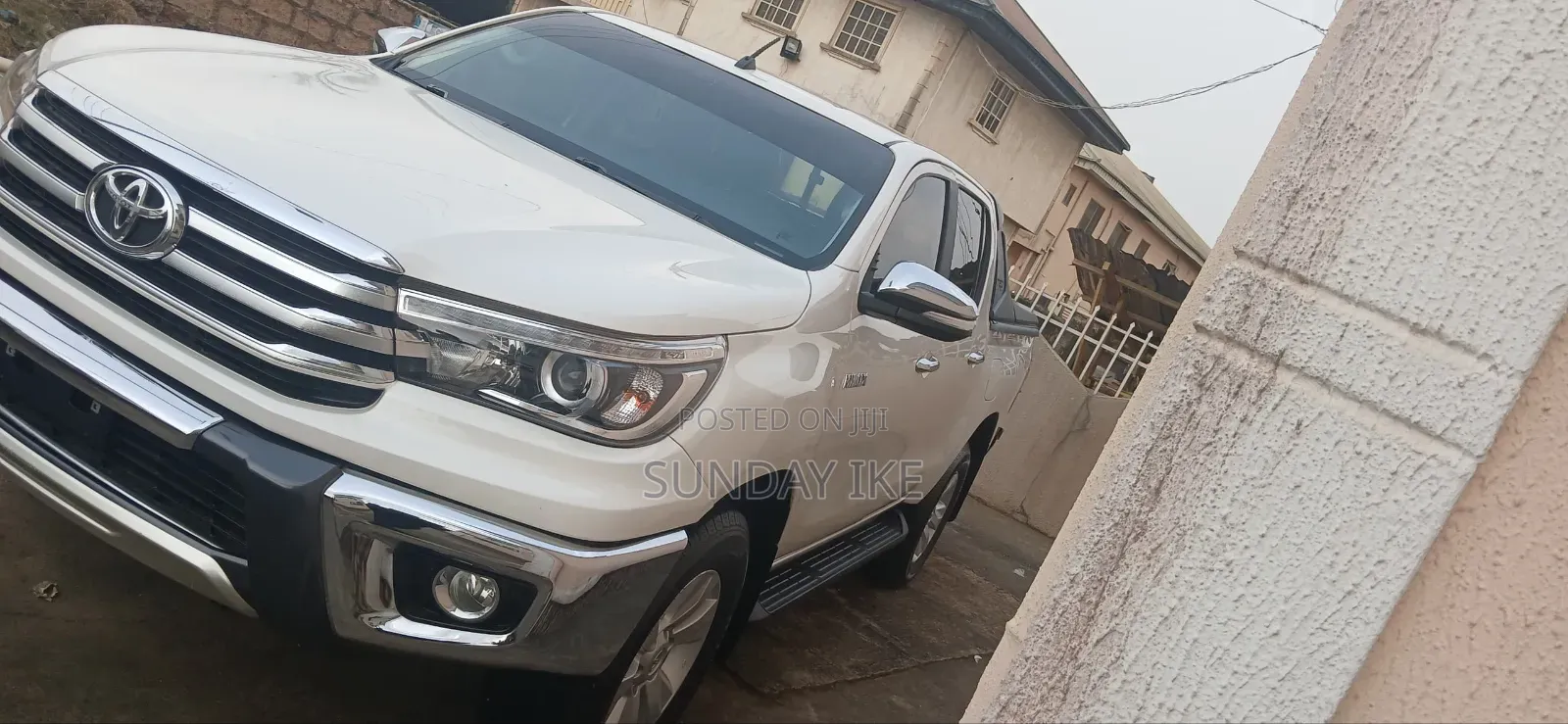 Toyota Hilux 2023 White