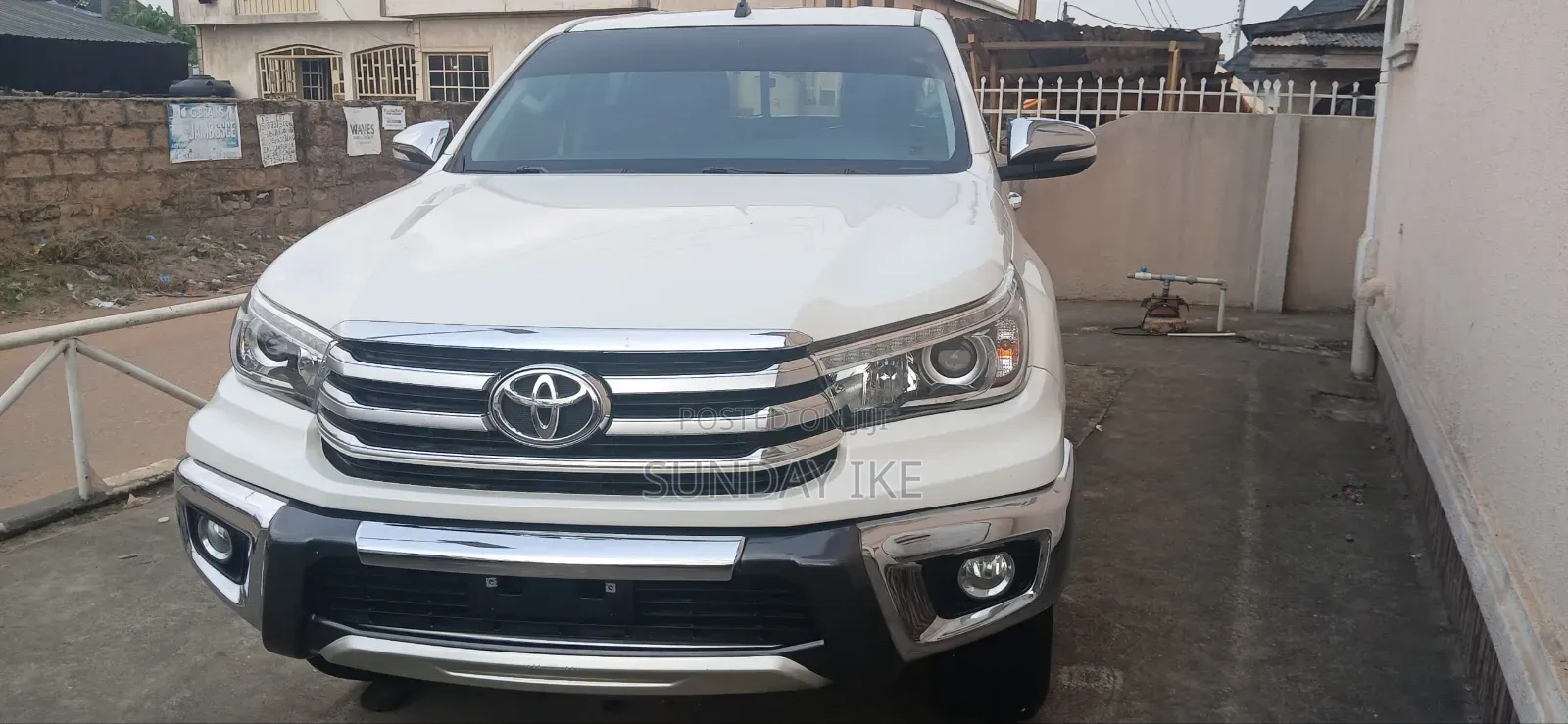 Toyota Hilux 2023 White