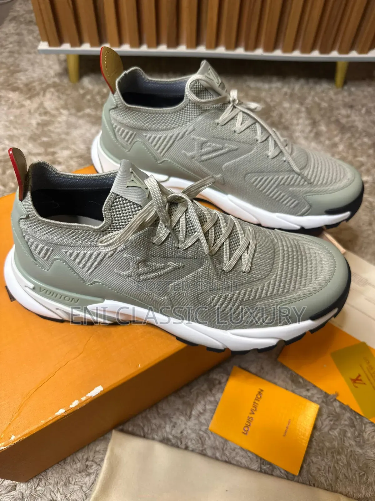 Best Quality Luxury Men's Sneakers Louis Vuitton Well Banded Package