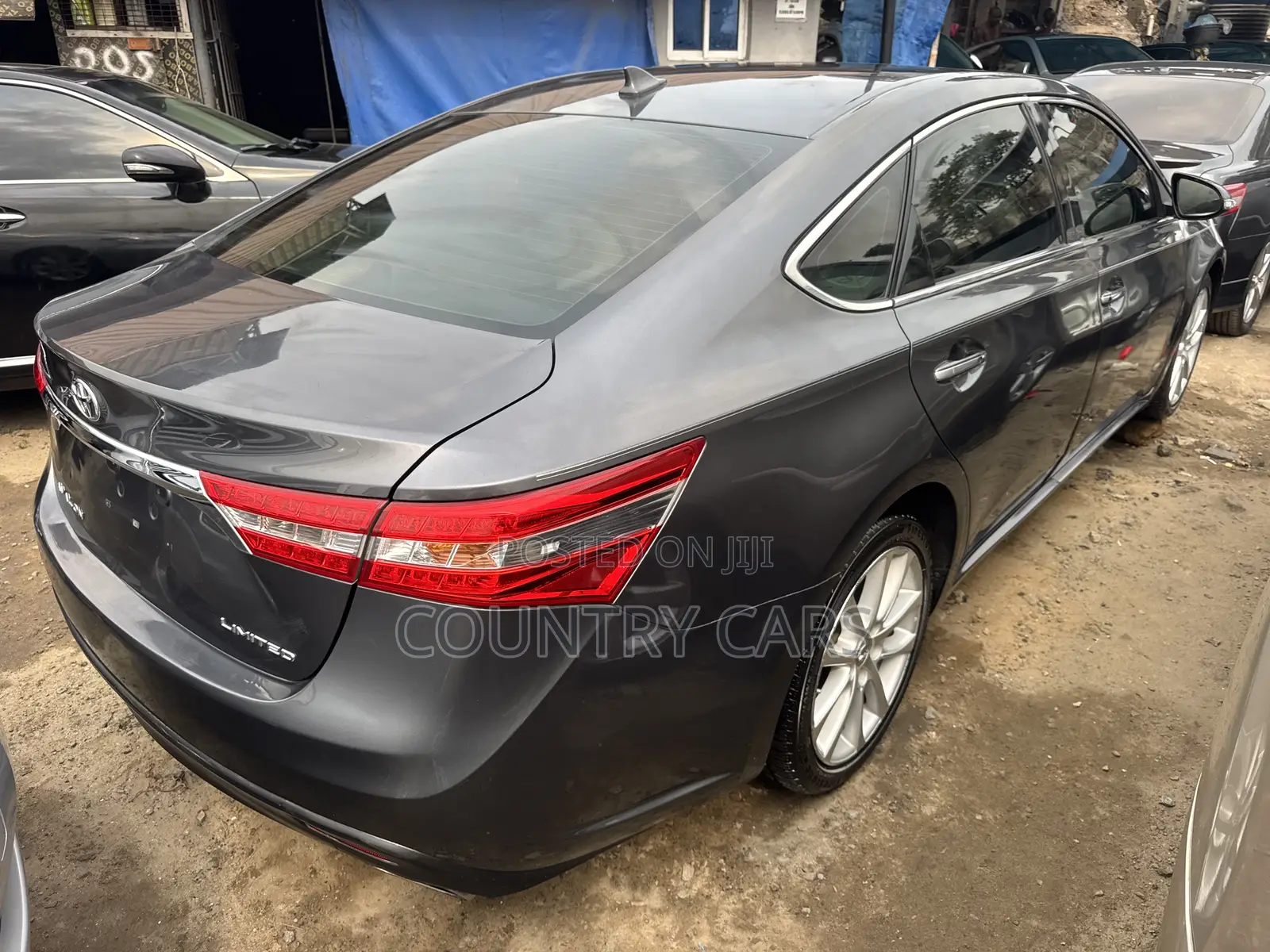Toyota Avalon Limited Sedan FWD (3.5L 6cyl 6A) 2013