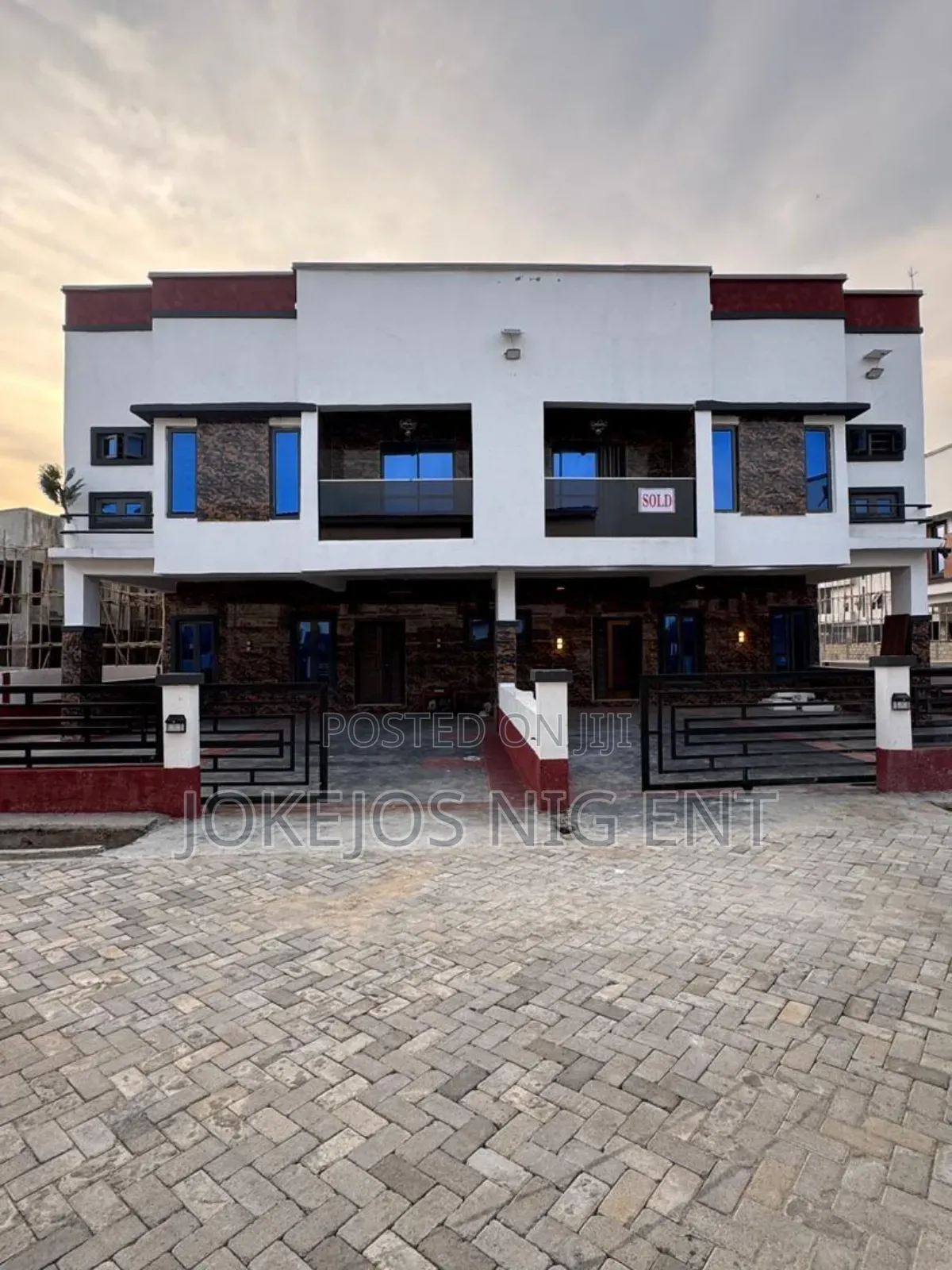 4bdrm Duplex in Orchid Road, Lafiaji for sale