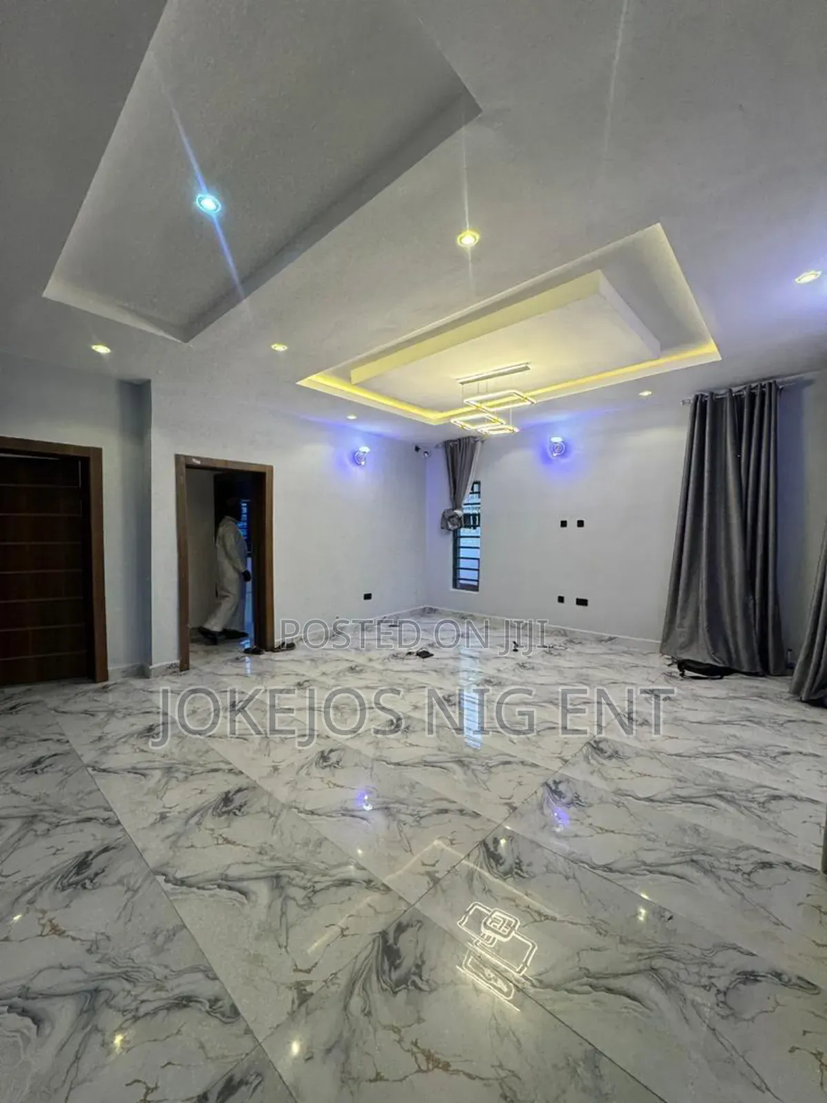 4bdrm Duplex in Orchid Road, Lafiaji for sale