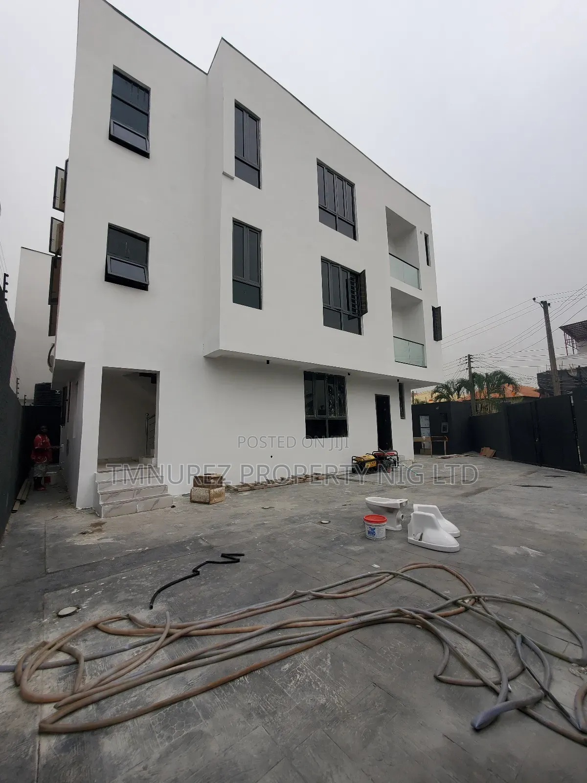 3bdrm Apartment in Lekki Phase1 for rent
