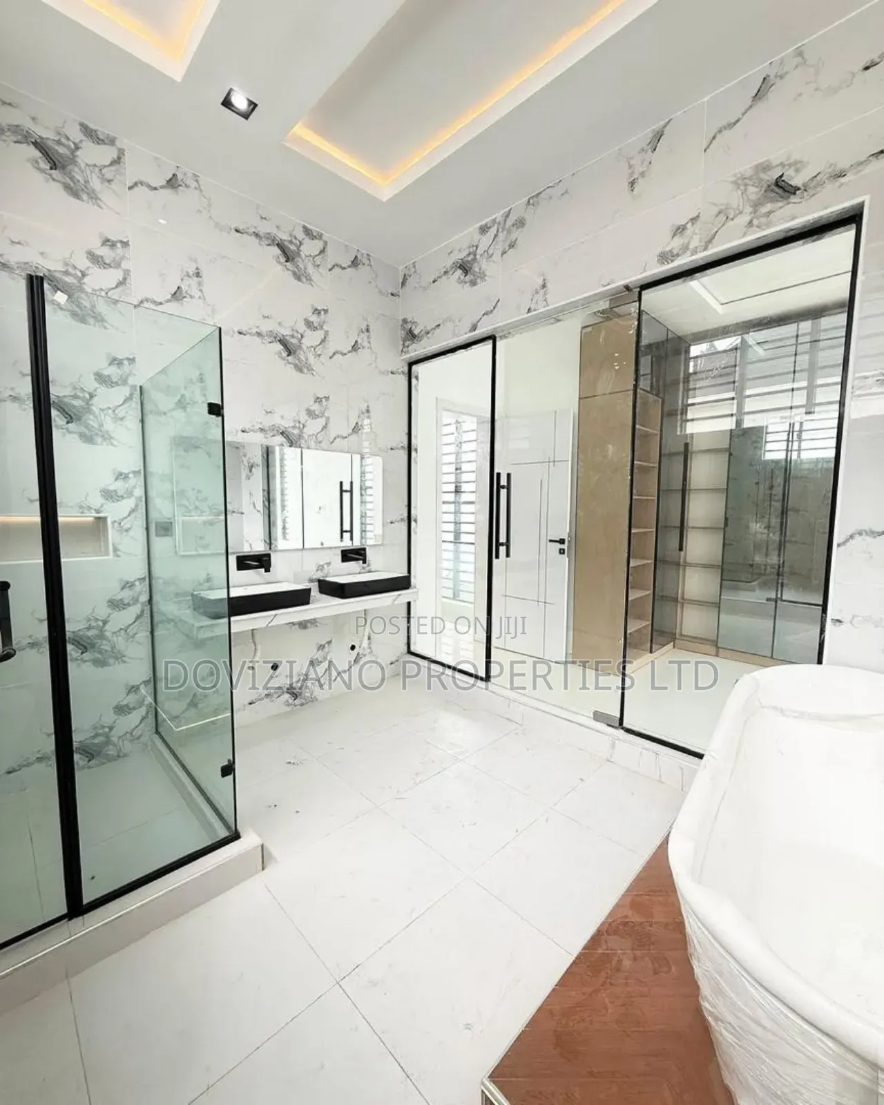 5bdrm Duplex in Chevron for sale