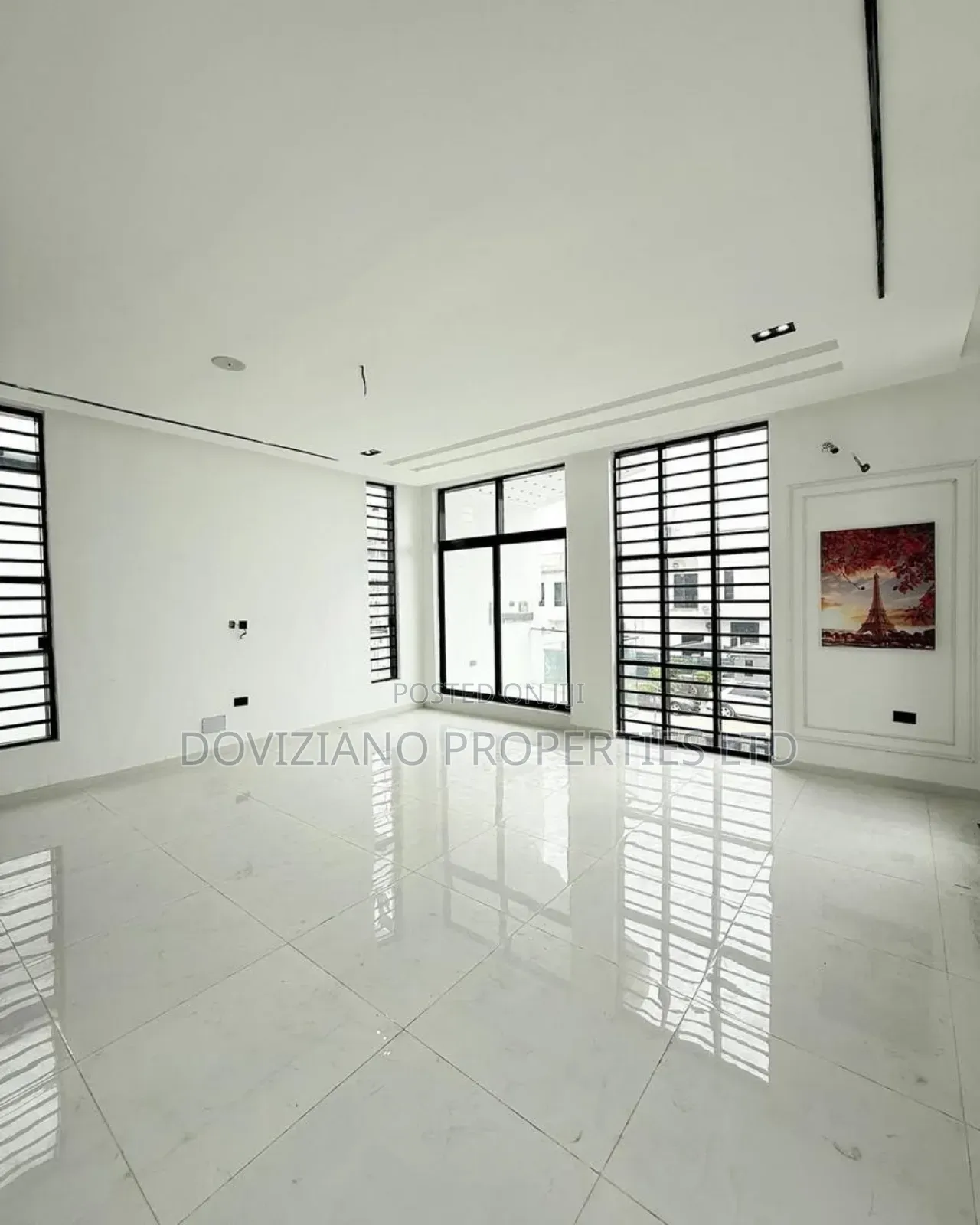 5bdrm Duplex in Chevron for sale