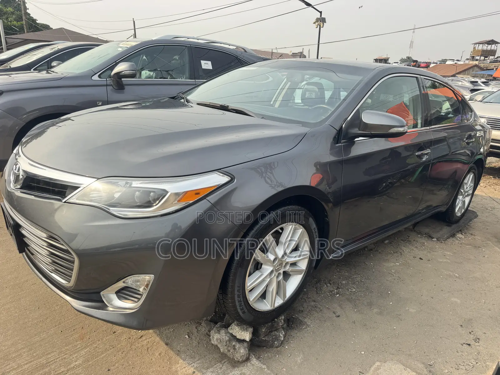 Toyota Avalon XLE Premium Sedan FWD (3.5L 6cyl 6A) 2013 Gray