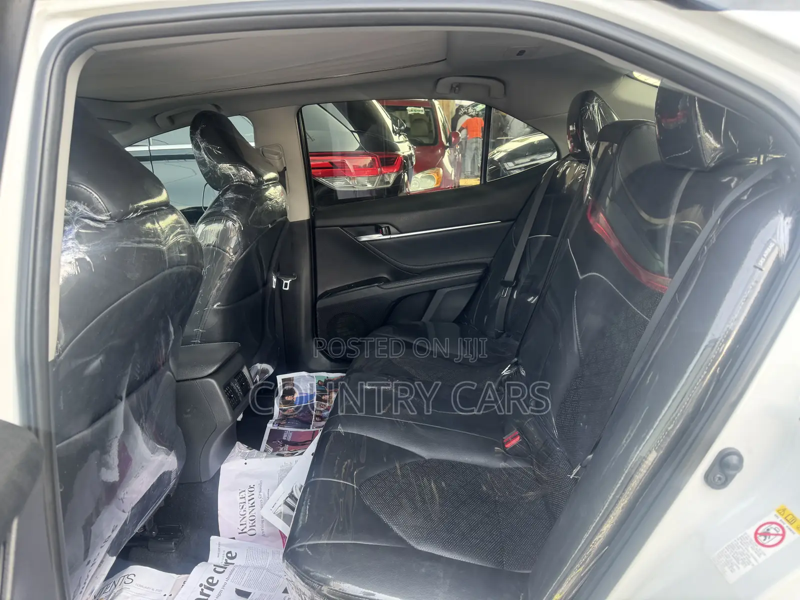 Toyota Camry SE FWD (2.5L 4cyl 8AM) 2018 White
