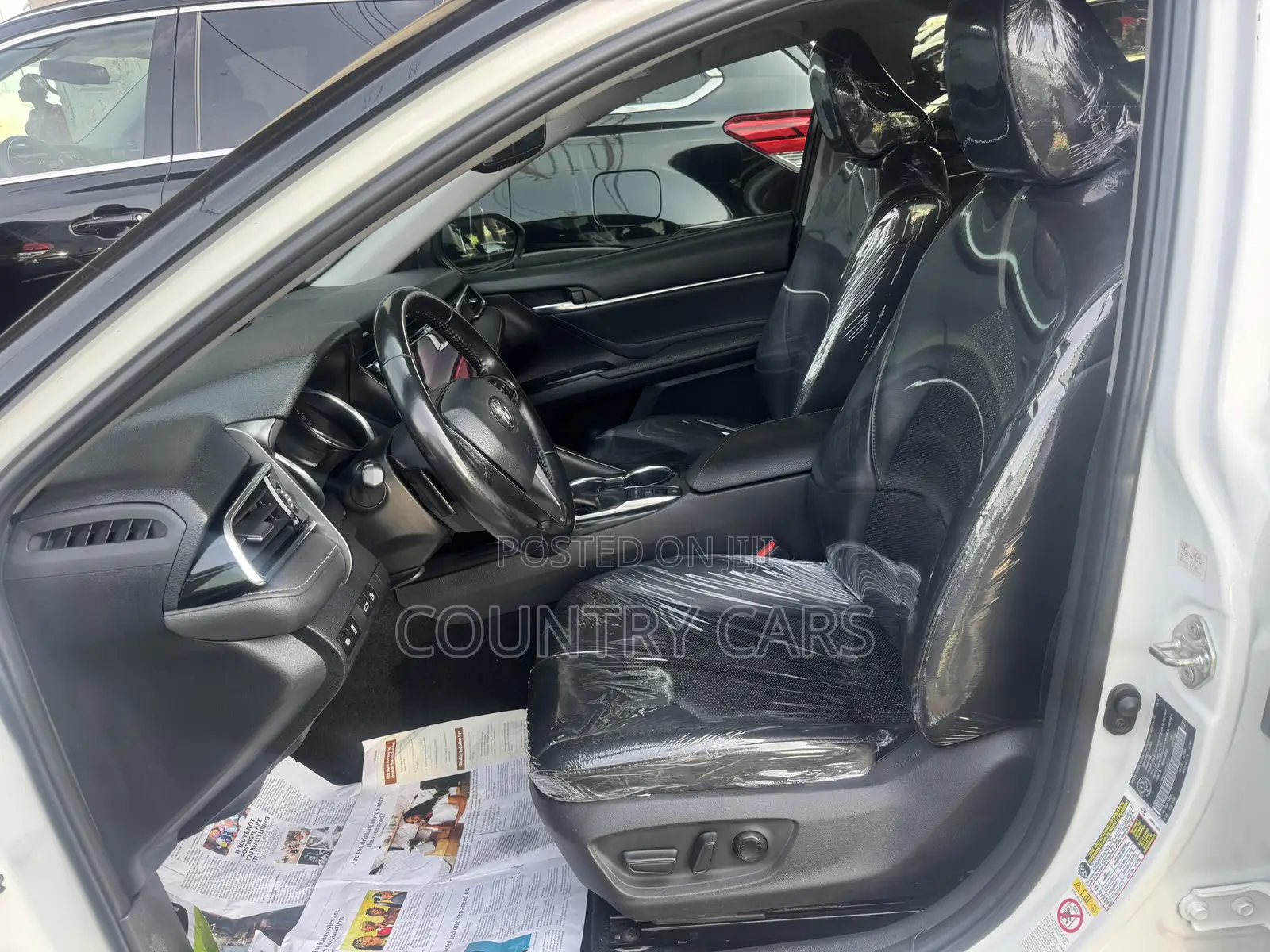 Toyota Camry SE FWD (2.5L 4cyl 8AM) 2018 White