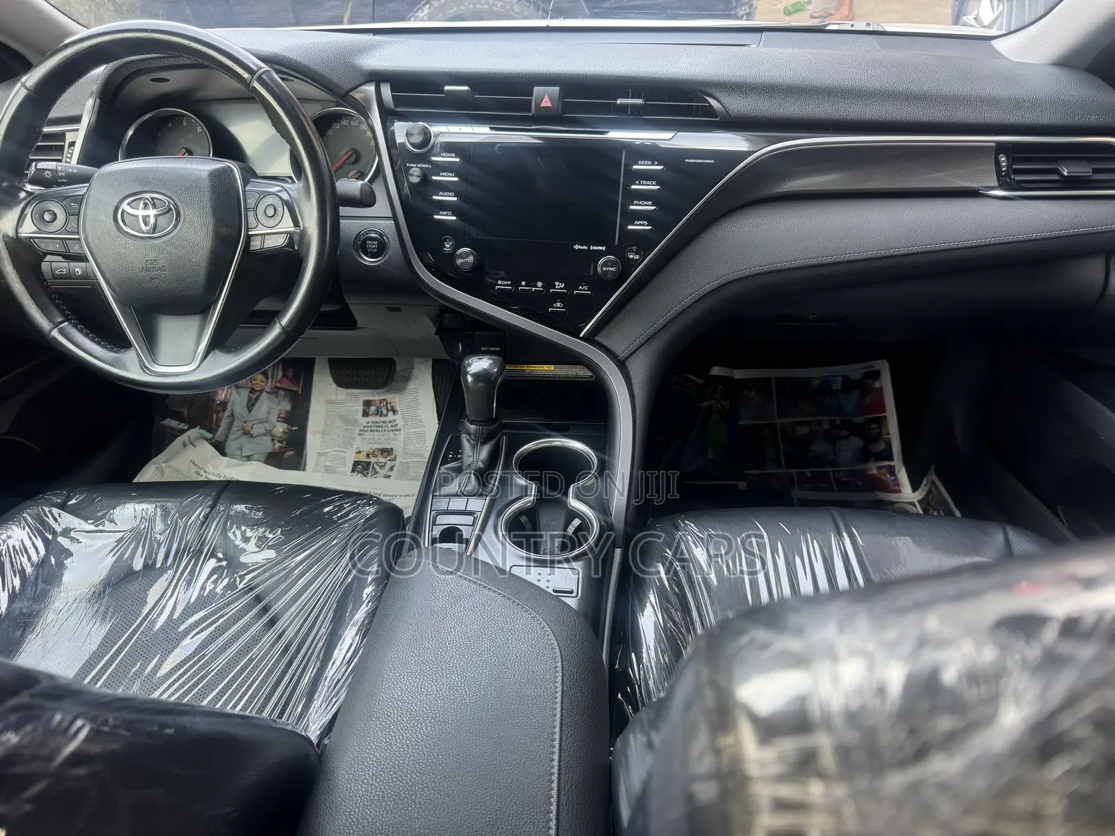 Toyota Camry SE FWD (2.5L 4cyl 8AM) 2018 White