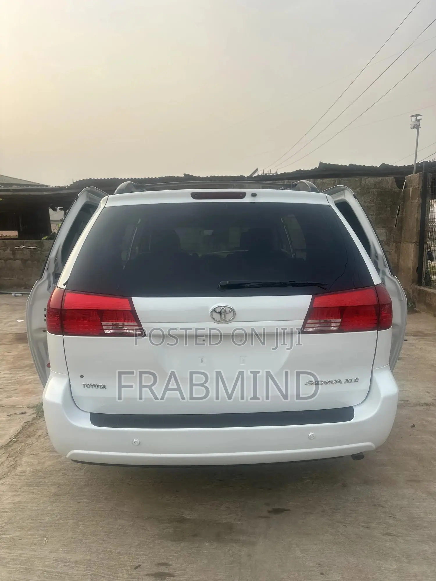Toyota Sienna XLE 2005 White