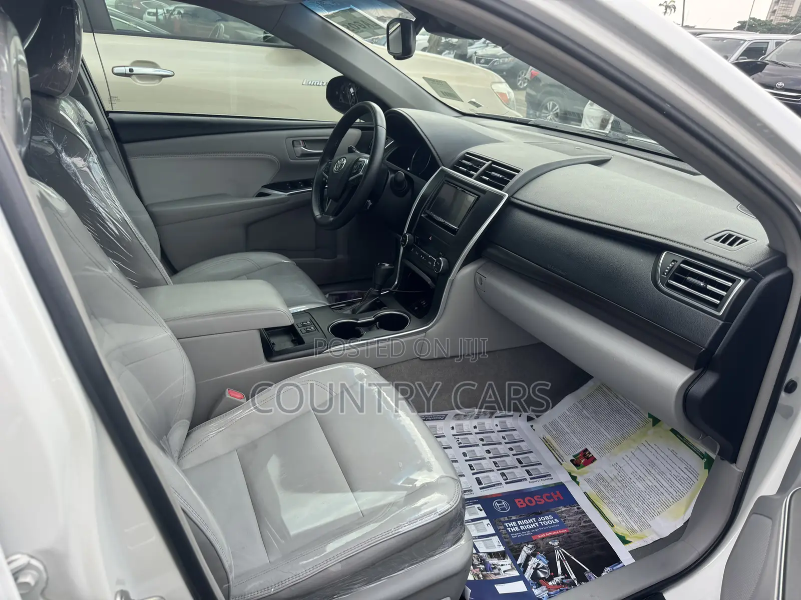 Toyota Camry XLE 4dr Sedan (3.5L 6cyl 6A) 2017 White