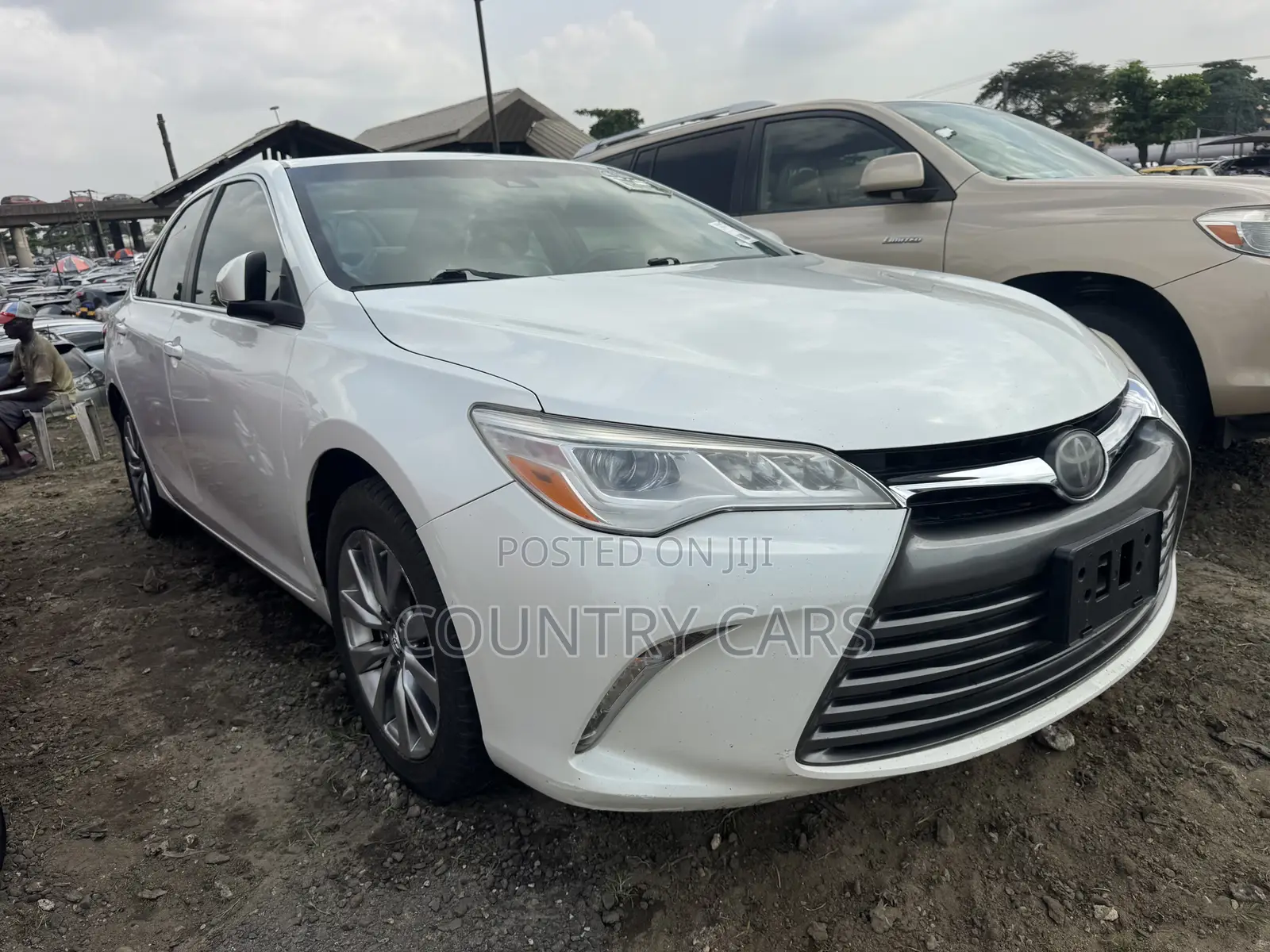 Toyota Camry XLE 4dr Sedan (3.5L 6cyl 6A) 2017 White