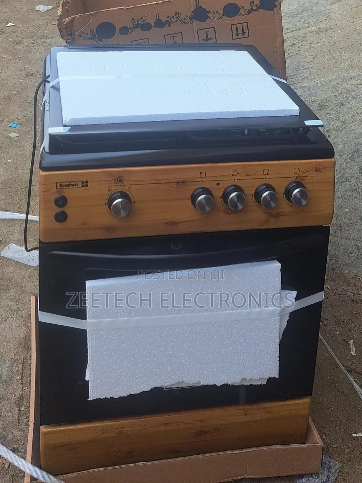 Scanfrost 60x60cm 4-Burner Gas Cooker With a Gas Oven and Grill,