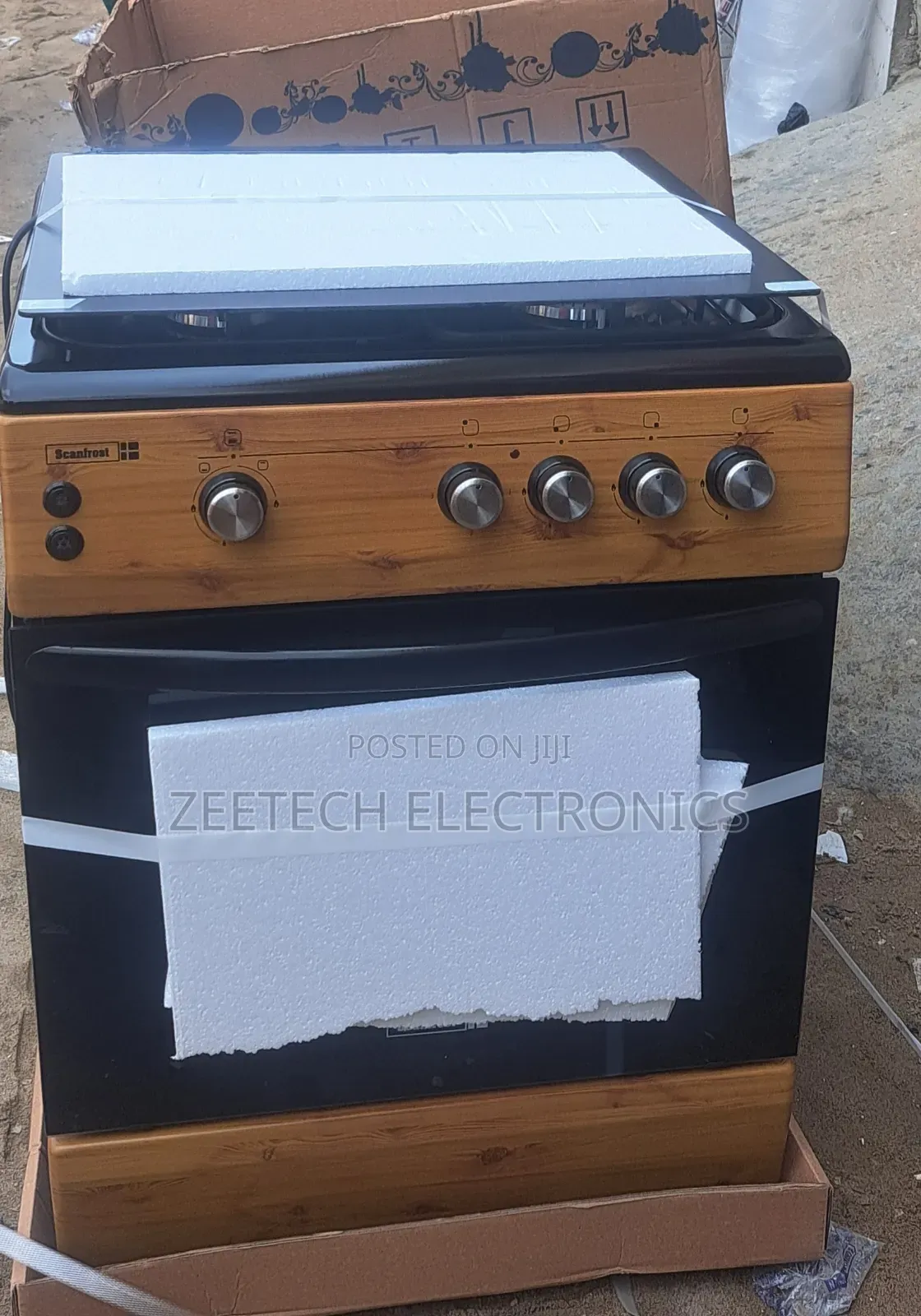 Scanfrost 60x60cm 4-Burner Gas Cooker With a Gas Oven and Grill,