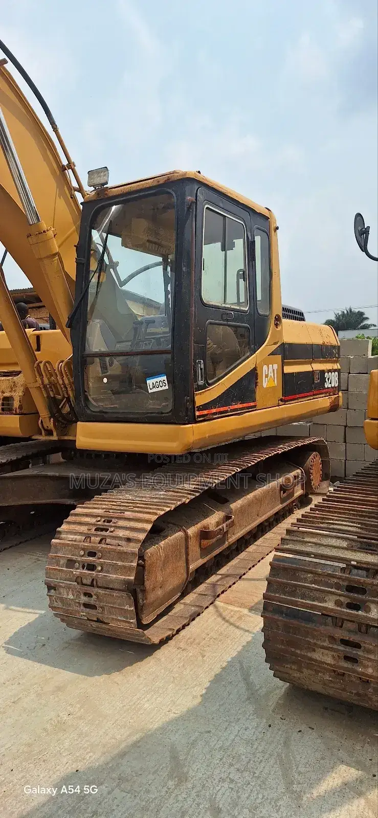 Caterpillar Excavator 320b for Sale. Price: 5 Million Naira.