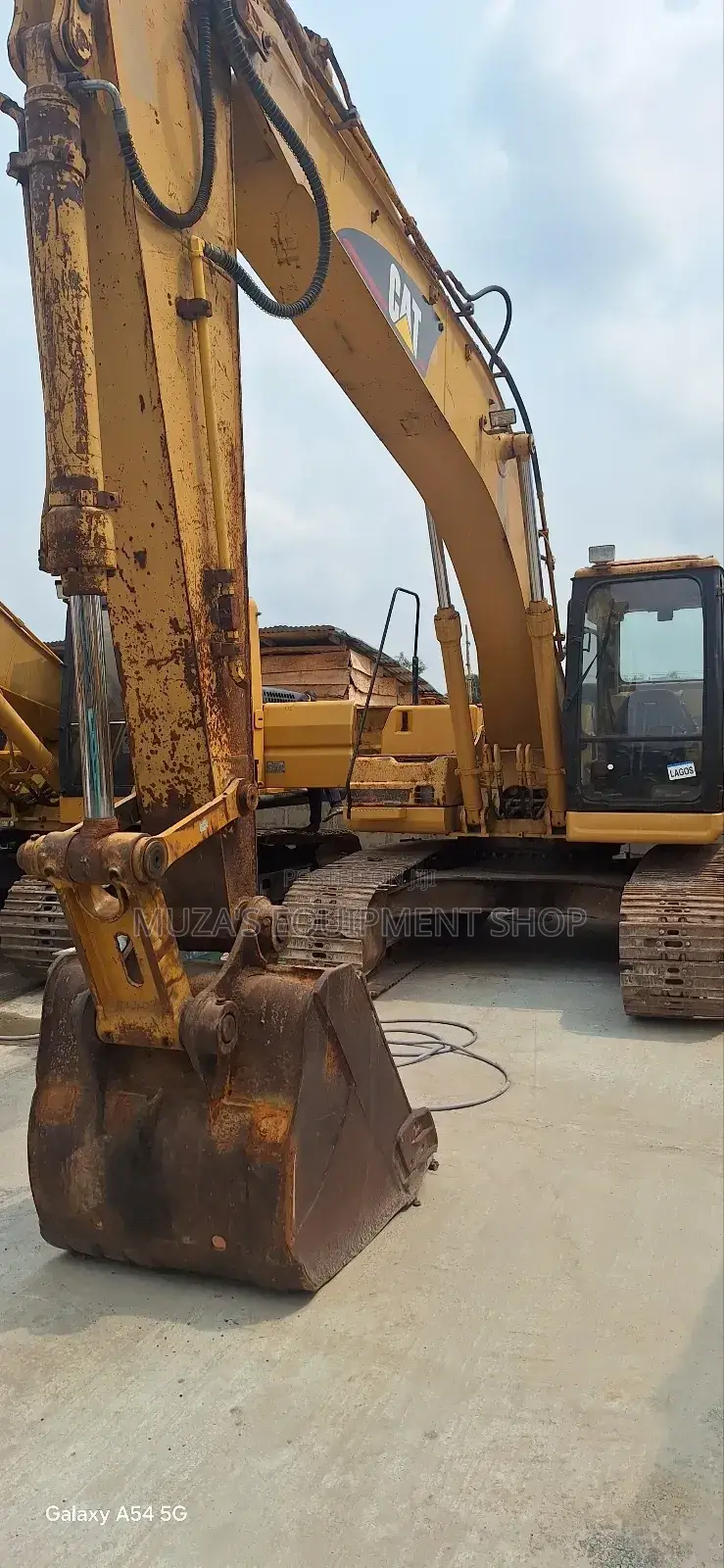 Caterpillar Excavator 320b for Sale. Price: 5 Million Naira.