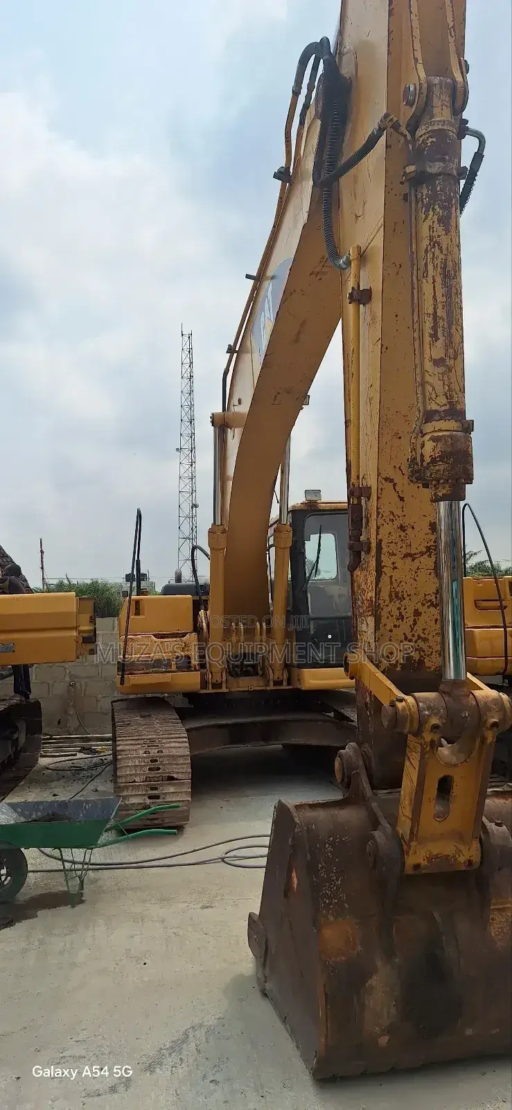 Caterpillar Excavator 320b for Sale. Price: 5 Million Naira.