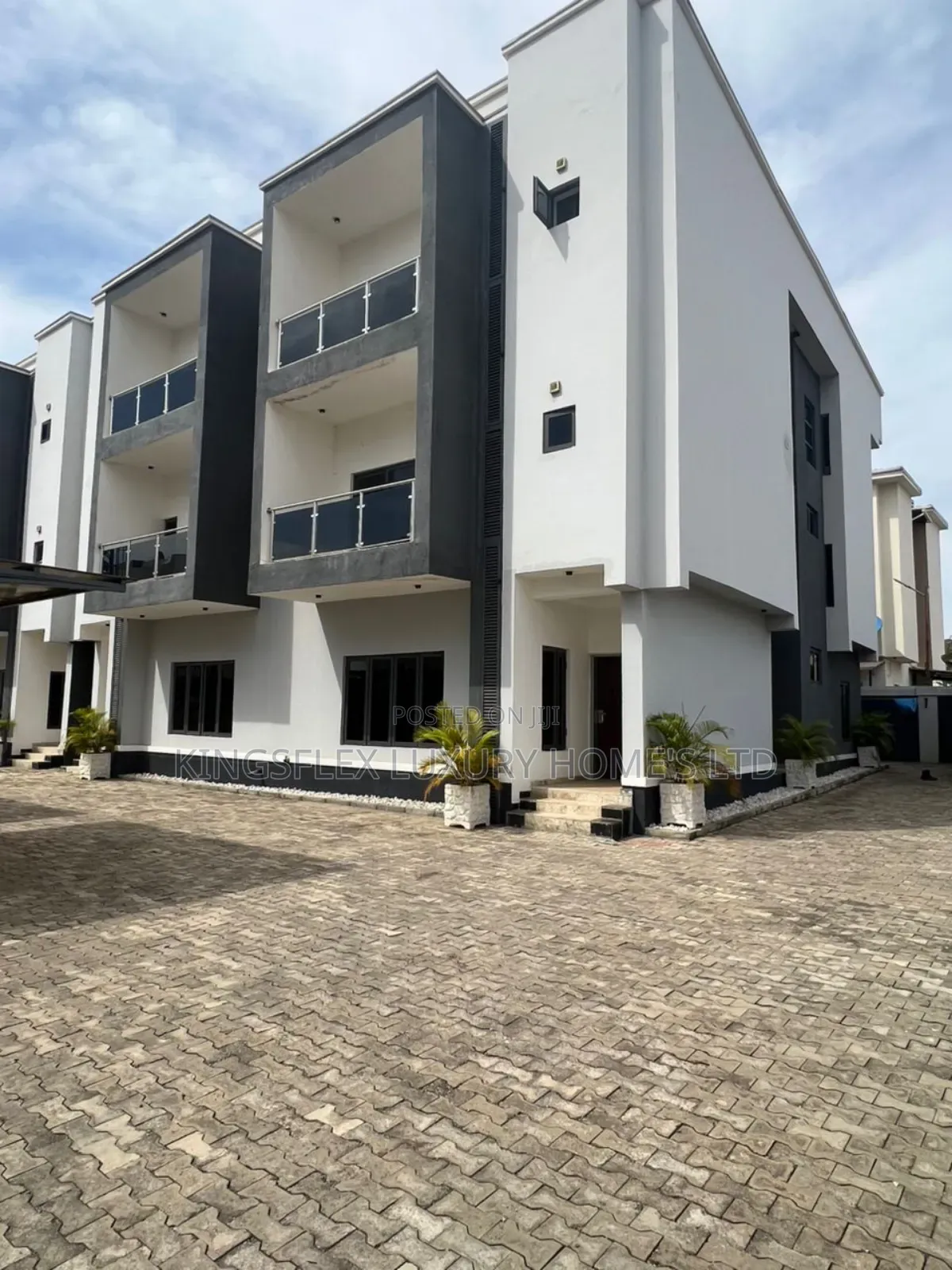 Furnished 4bdrm Townhouse/Terrace in Jahi for sale