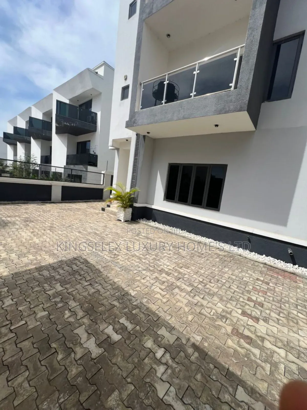 Furnished 4bdrm Townhouse/Terrace in Jahi for sale