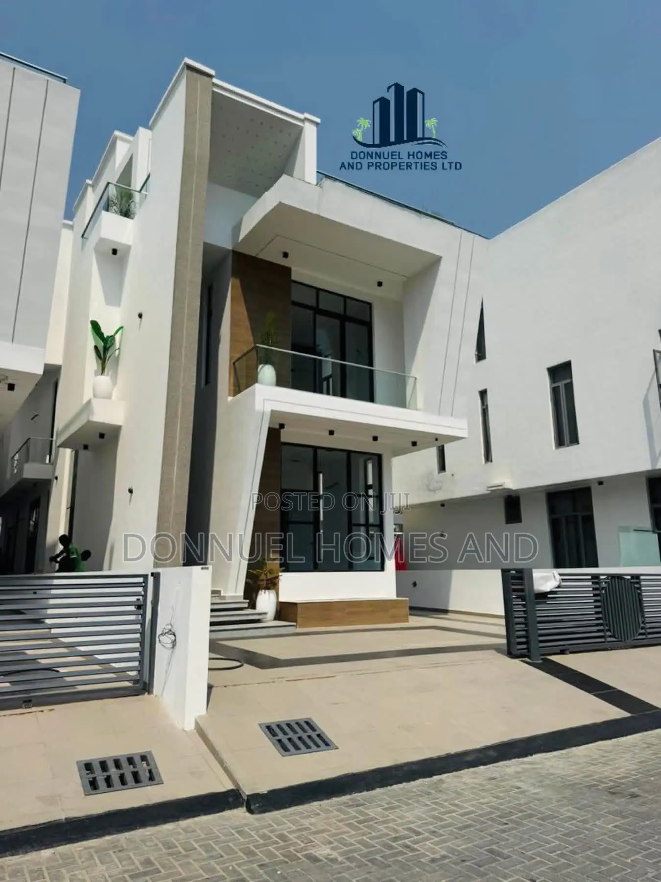 5bdrm Duplex in Osapa london for sale
