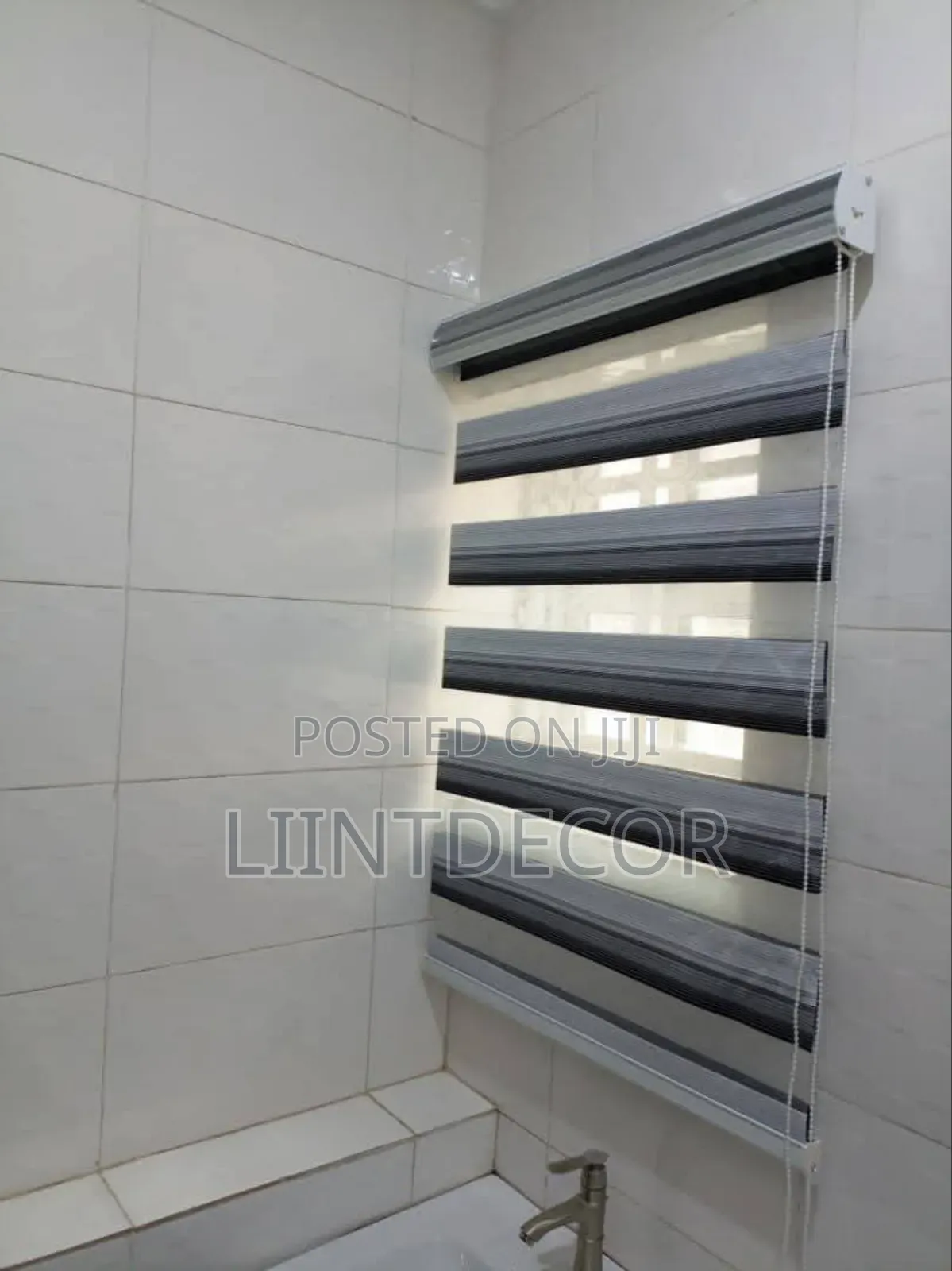 Mature Kings Day and Night Window Blinds