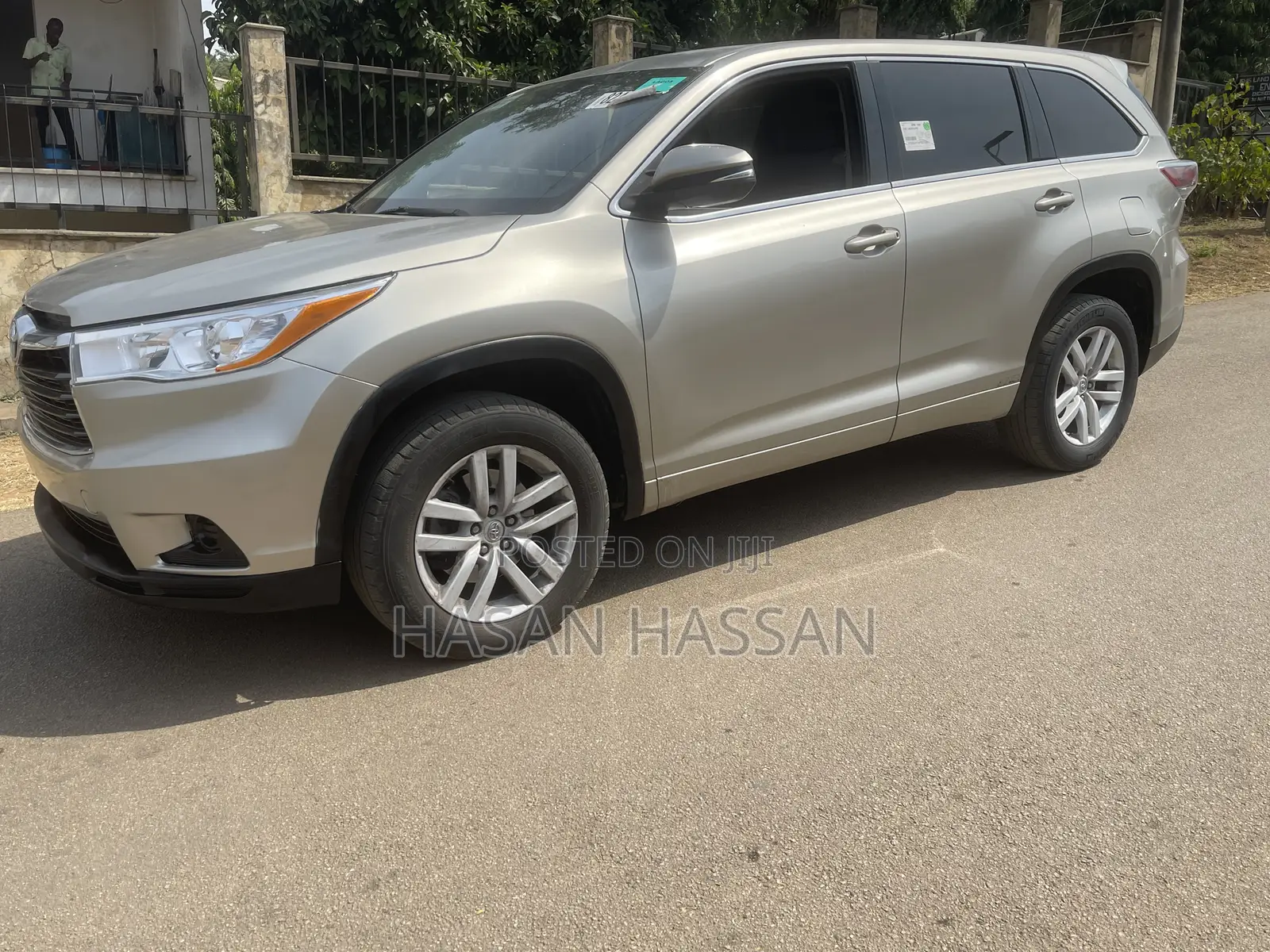 Toyota Highlander LE 4dr SUV (3.5L 6cyl 6A) 2015 Gold