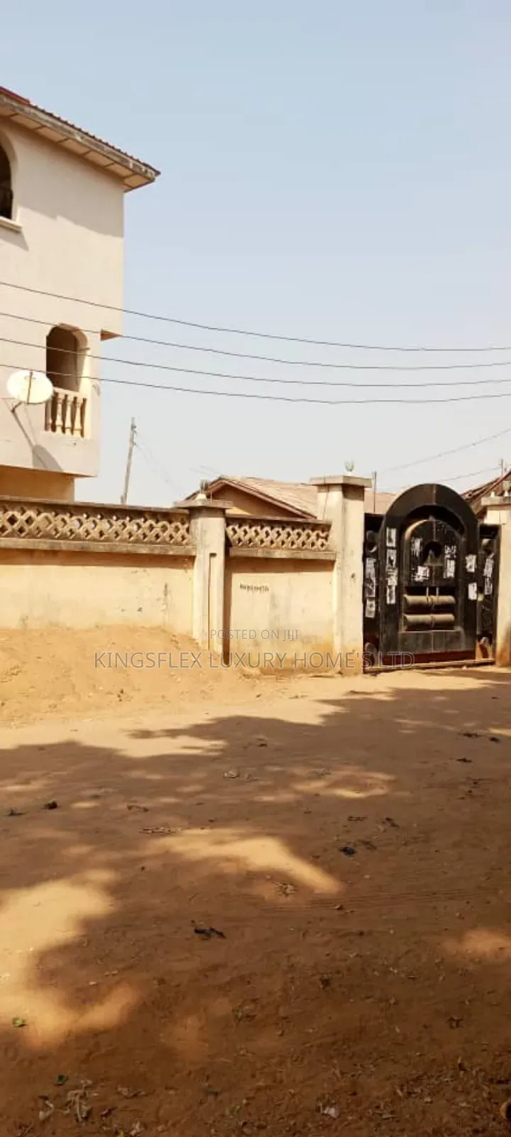 20bdrm House in Mararaba for sale