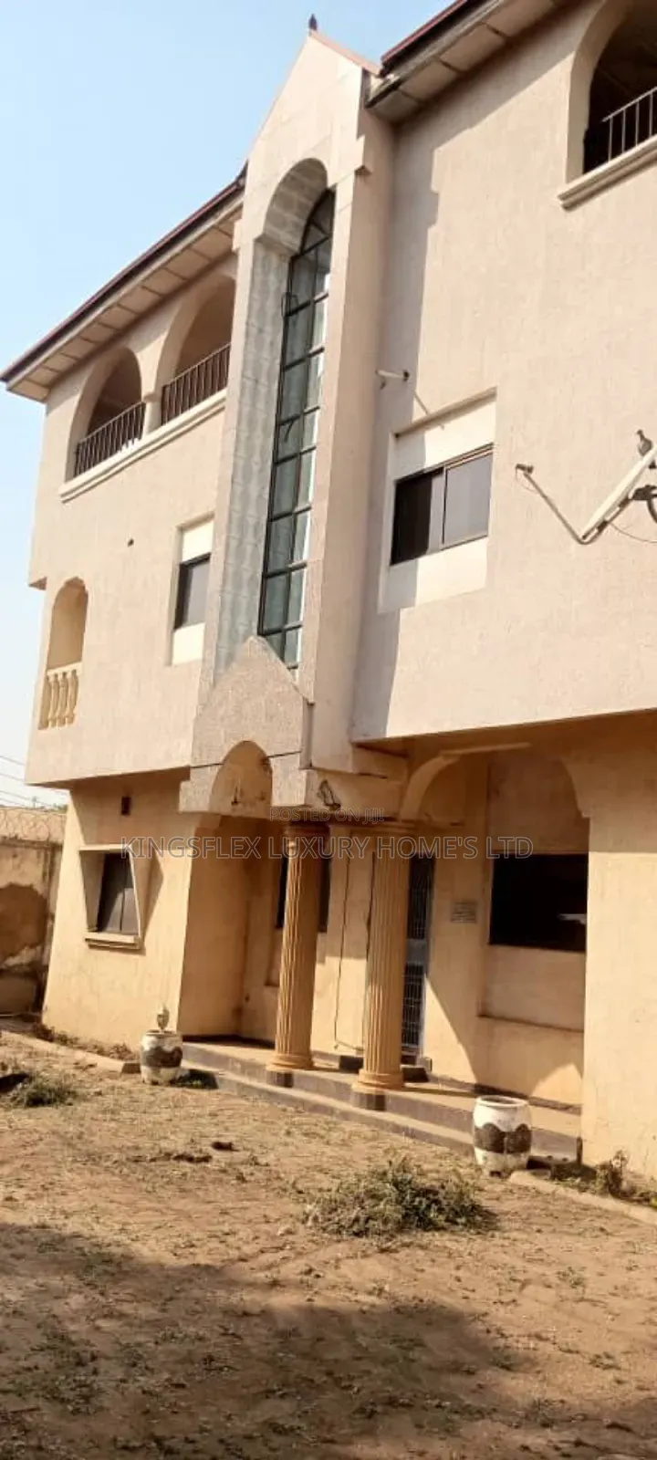 20bdrm House in Mararaba for sale