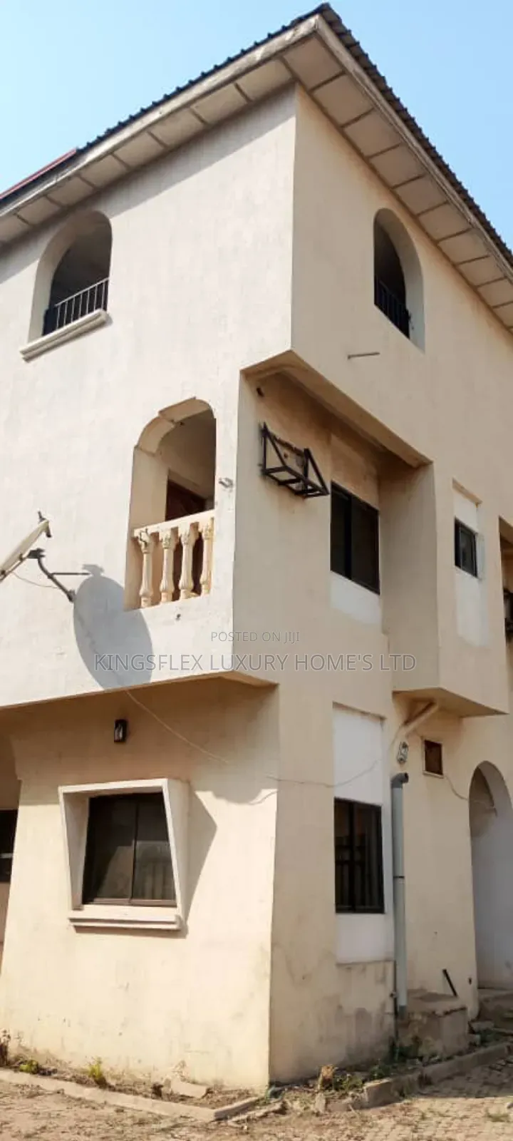 20bdrm House in Mararaba for sale