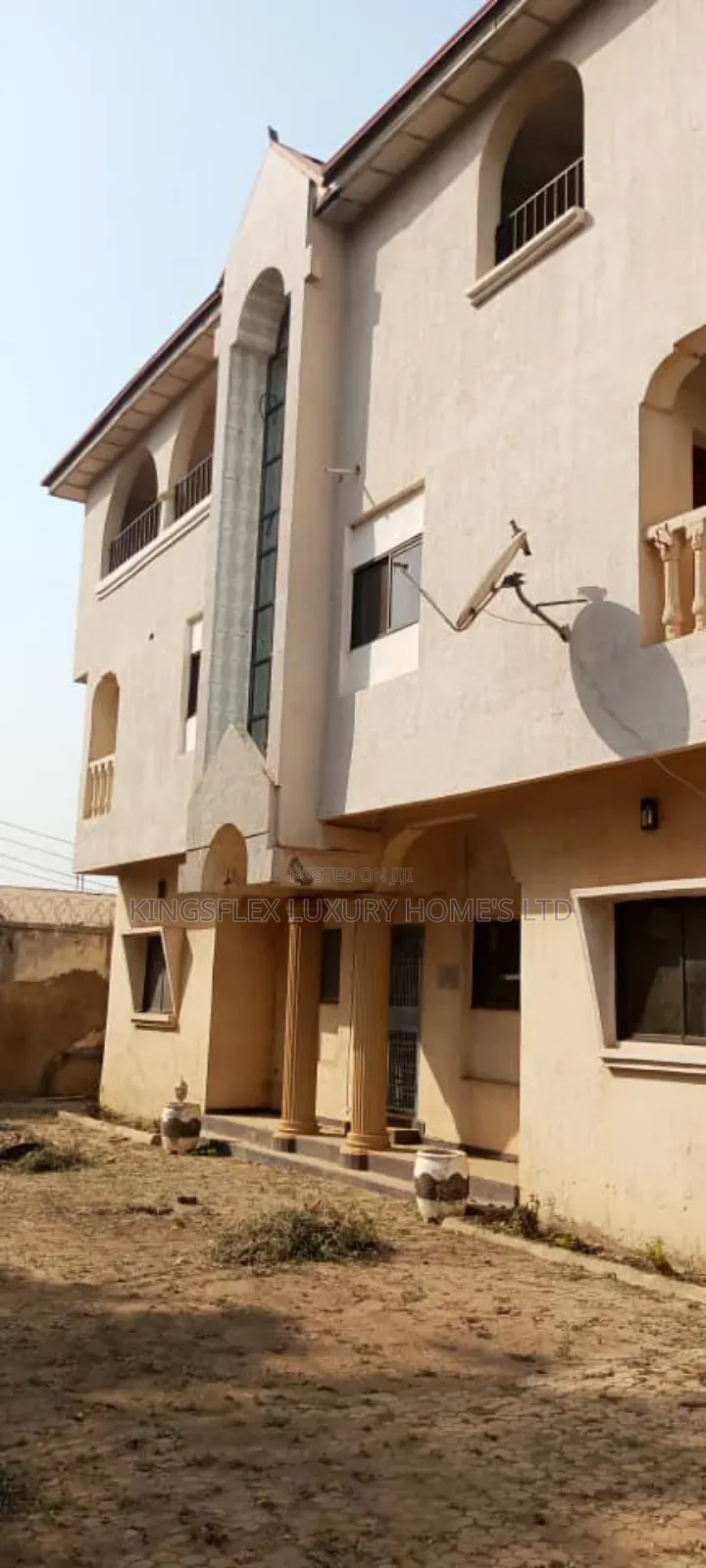 20bdrm House in Mararaba for sale