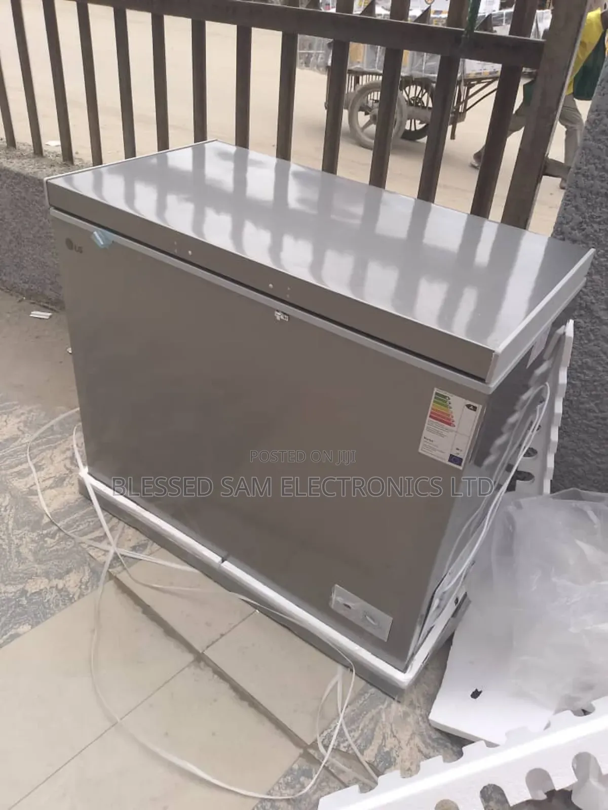 Lg Chest Freezer 350litre In-door Glass Storage Ice Block Maker> 2yrs