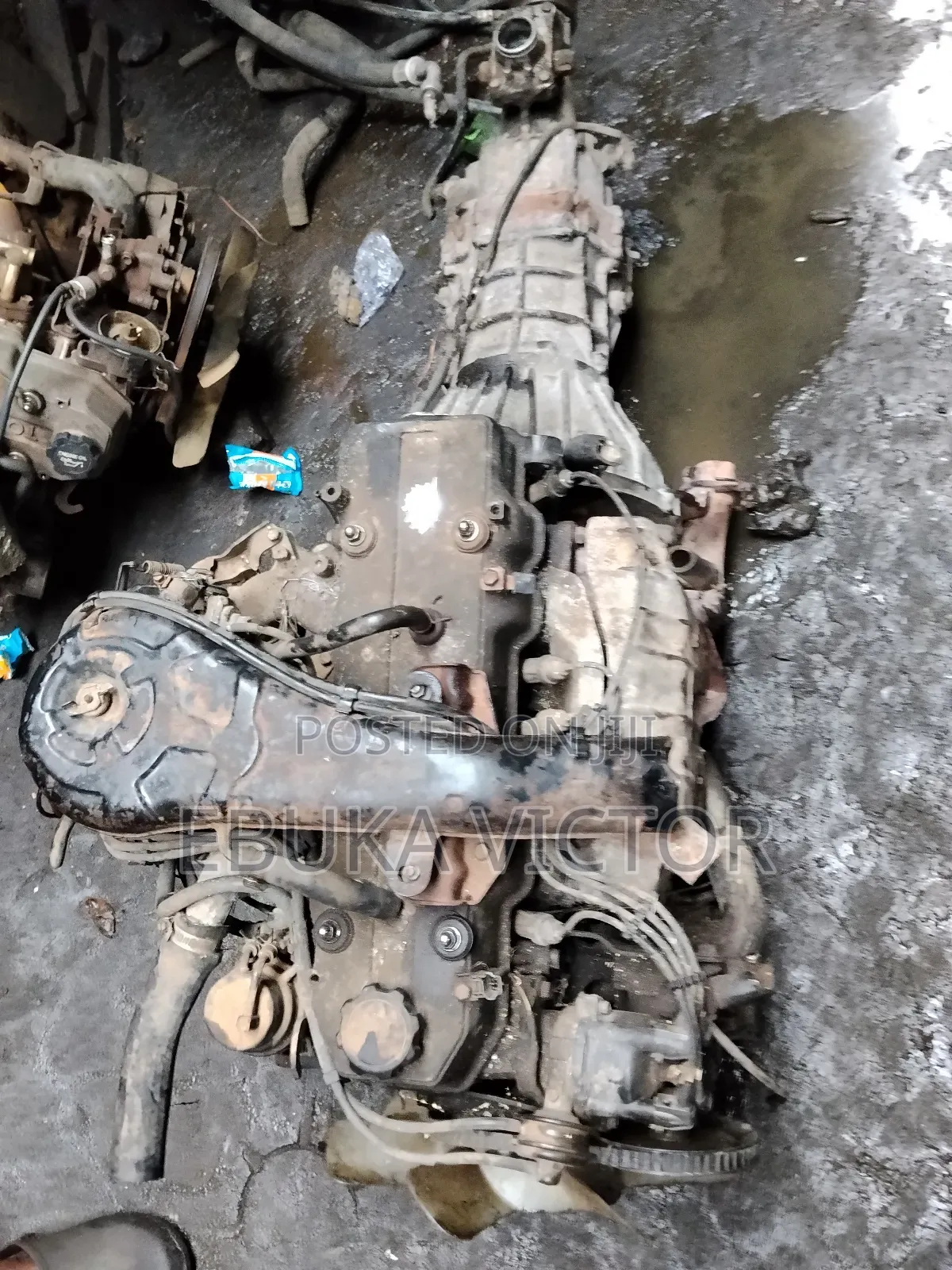 Engine and Gearbox Toyota Hiace Old Model Cabrator 22r