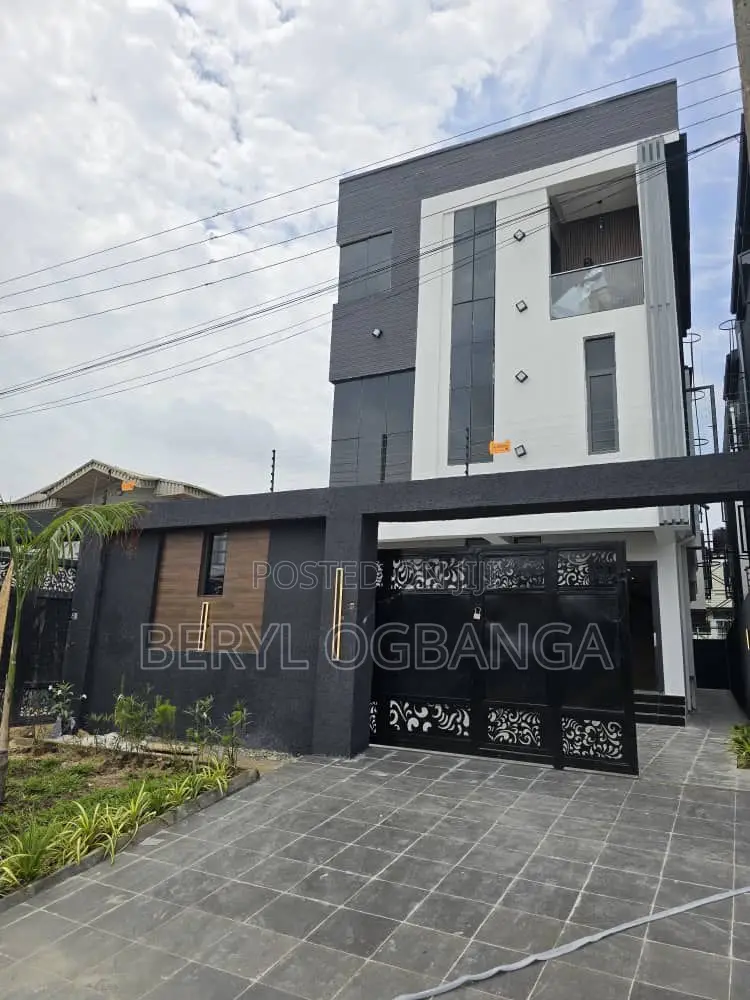 5bdrm Duplex in Ologolo for sale