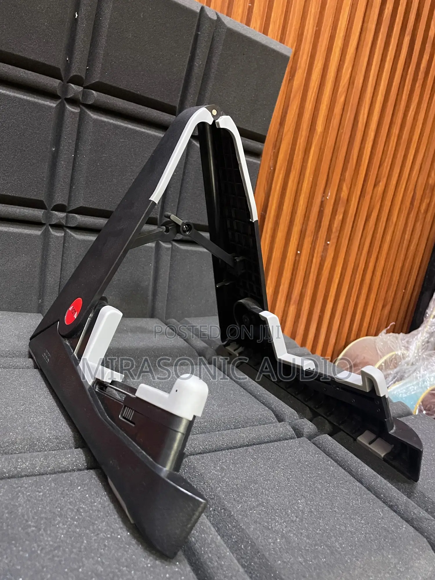 Foldable Guitar Stand