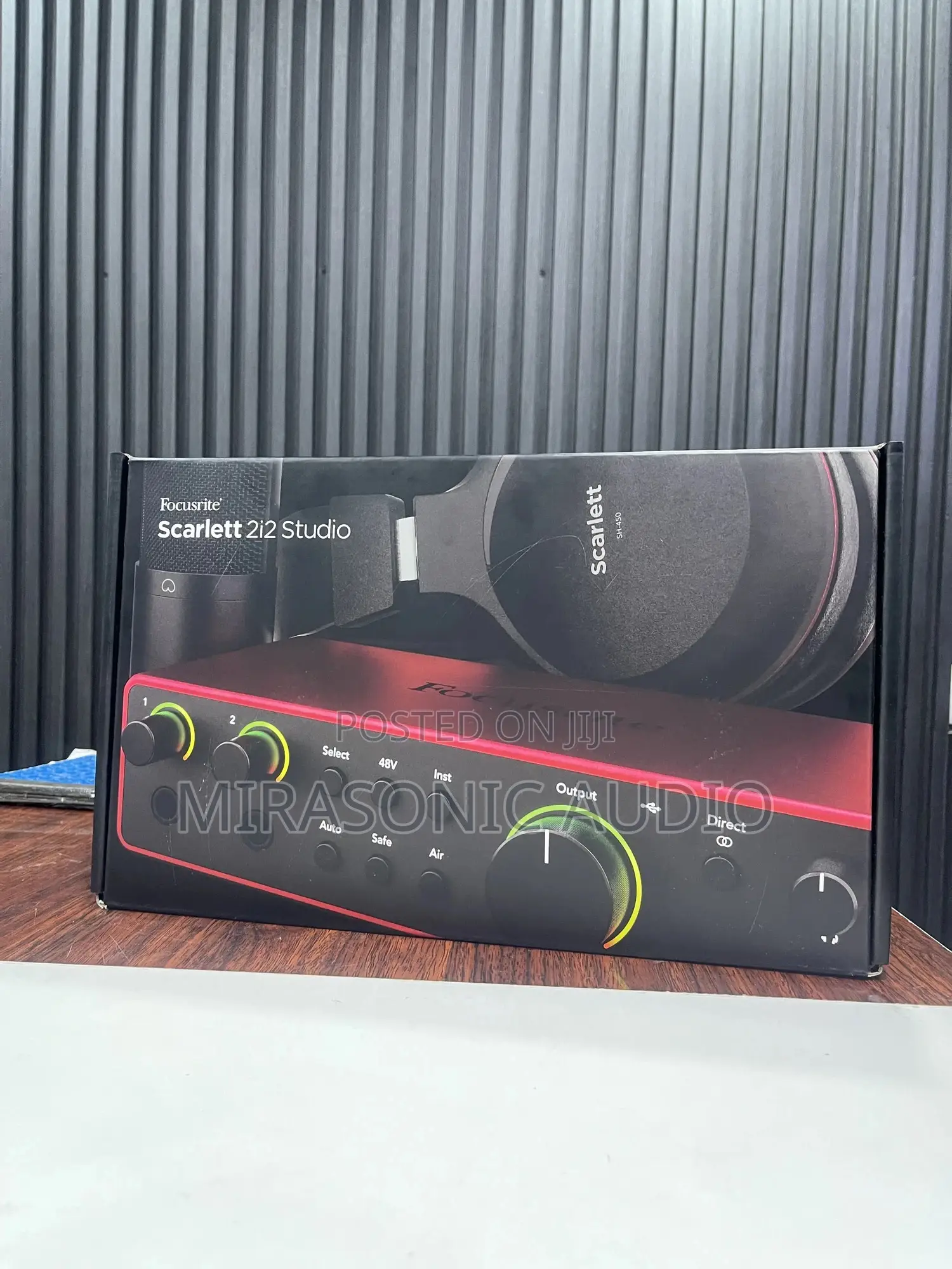Focusrite 2i2 Studio Combo Includes,Mic And Headphones